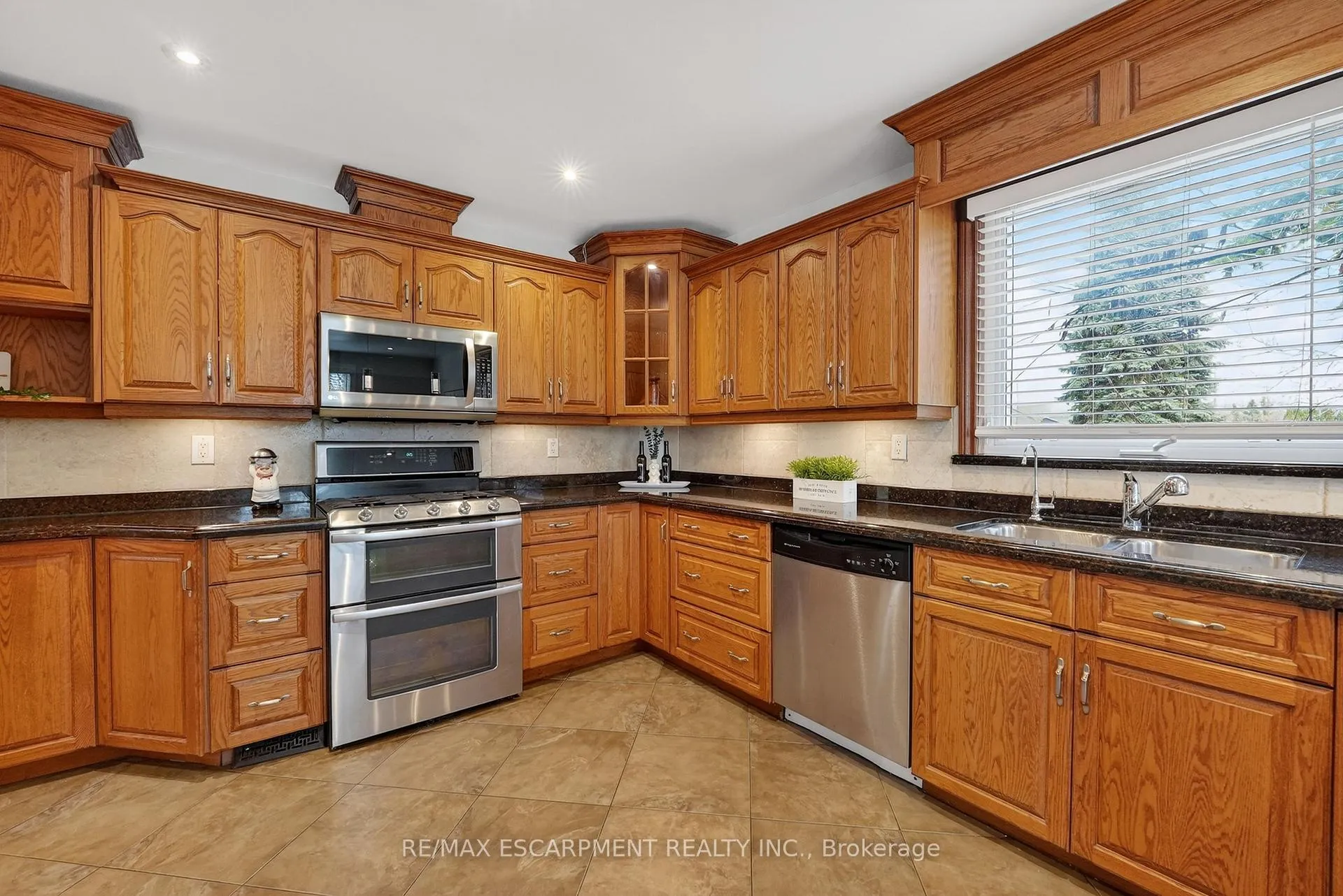 Photo 8 of 16 Samuel Road, Grimsby, Grimsby Beach — HOMEH