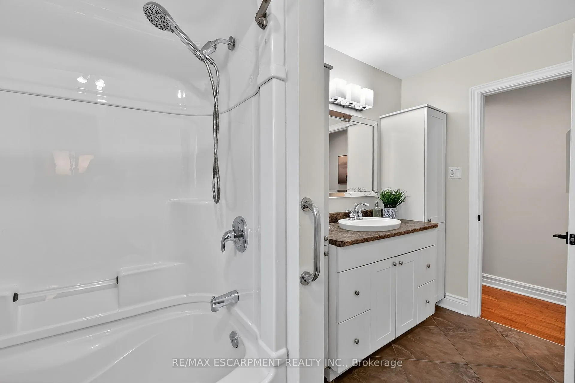 Photo 13 of 16 Samuel Road, Grimsby, Grimsby Beach — HOMEH