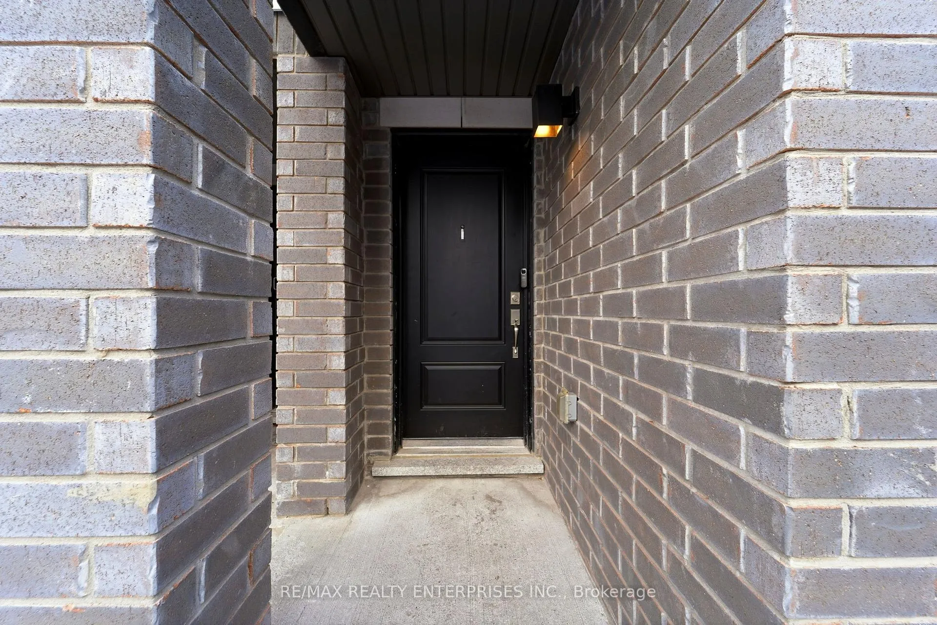 Photo 2 of Unit Upper, 414 Okanagan Path, Oshawa, Donevan — HOMEH