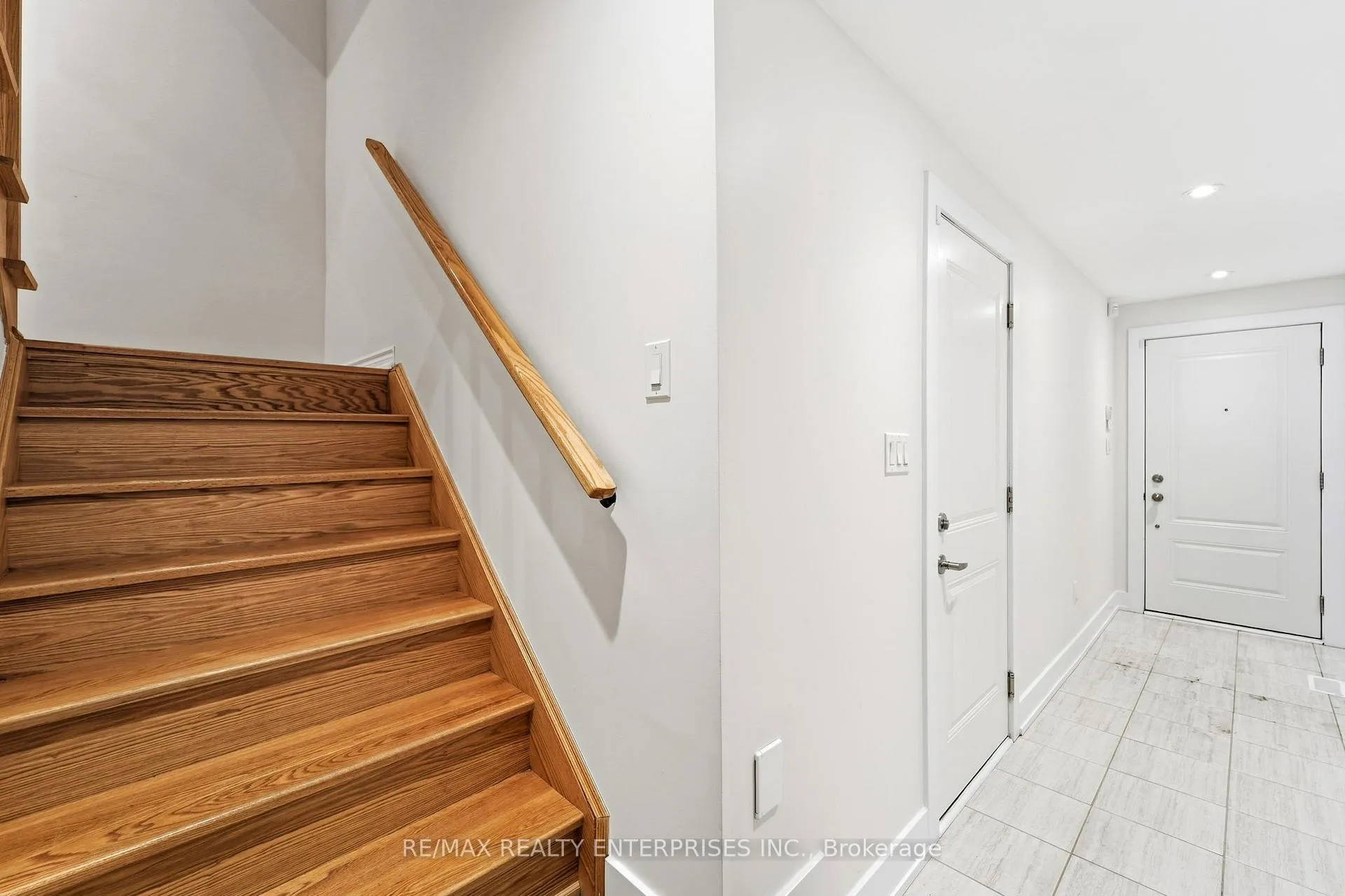 Photo 3 of Unit Upper, 414 Okanagan Path, Oshawa, Donevan — HOMEH