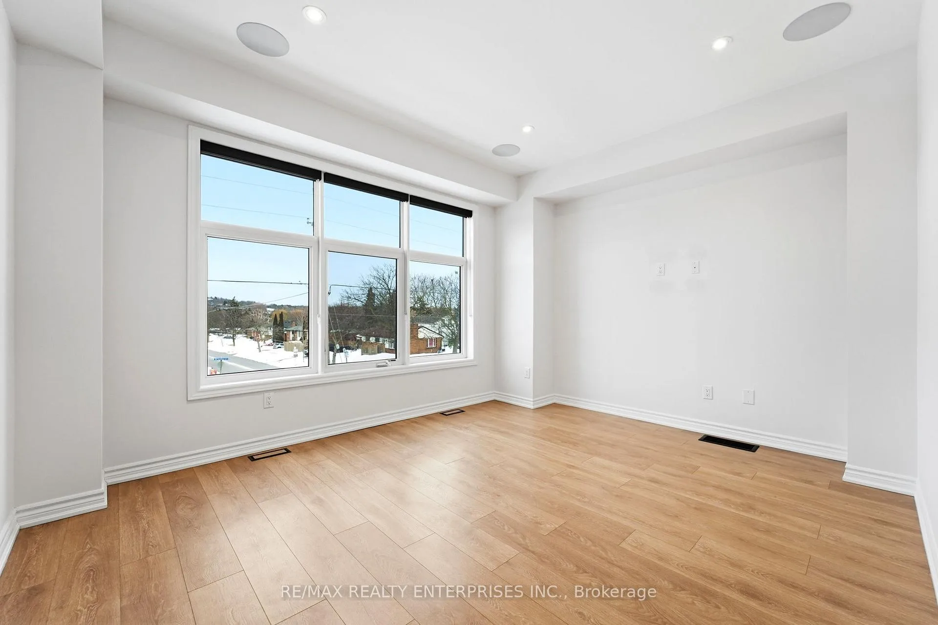Photo 8 of Unit Upper, 414 Okanagan Path, Oshawa, Donevan — HOMEH