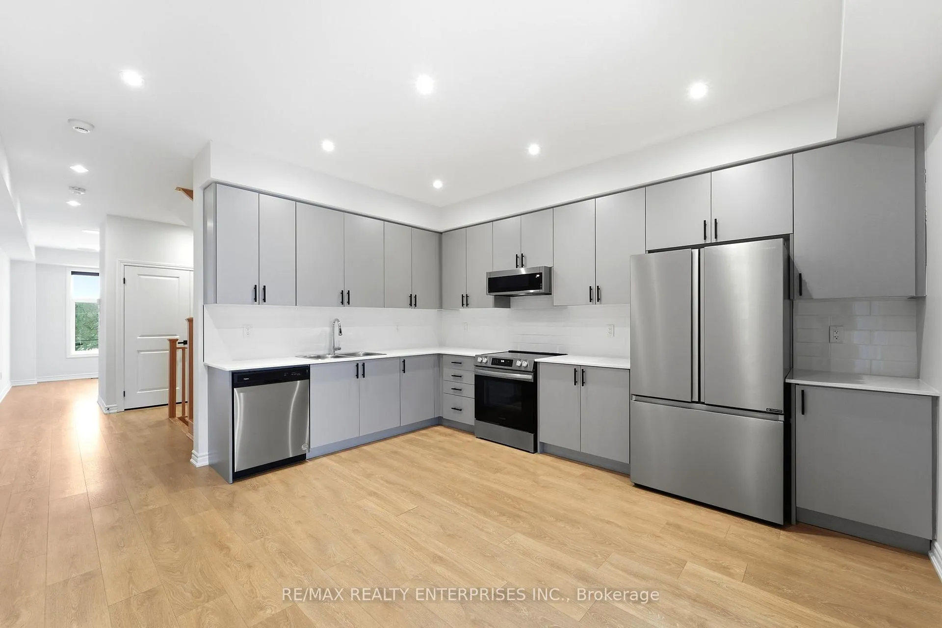 Photo 11 of Unit Upper, 414 Okanagan Path, Oshawa, Donevan — HOMEH