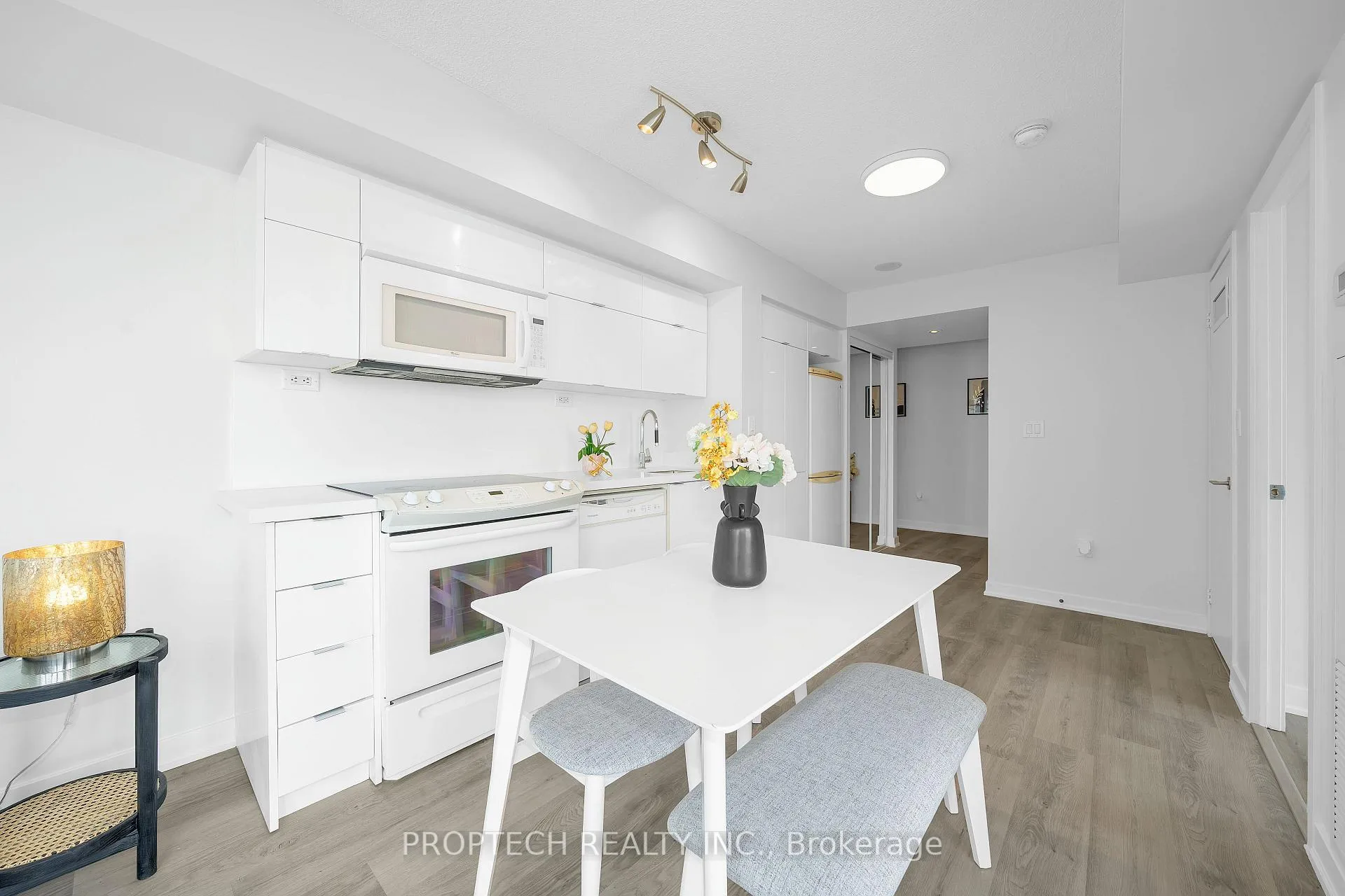 Photo 4 of Unit 2902, 21 Iceboat Terrace, Toronto, Waterfront Communities — HOMEH