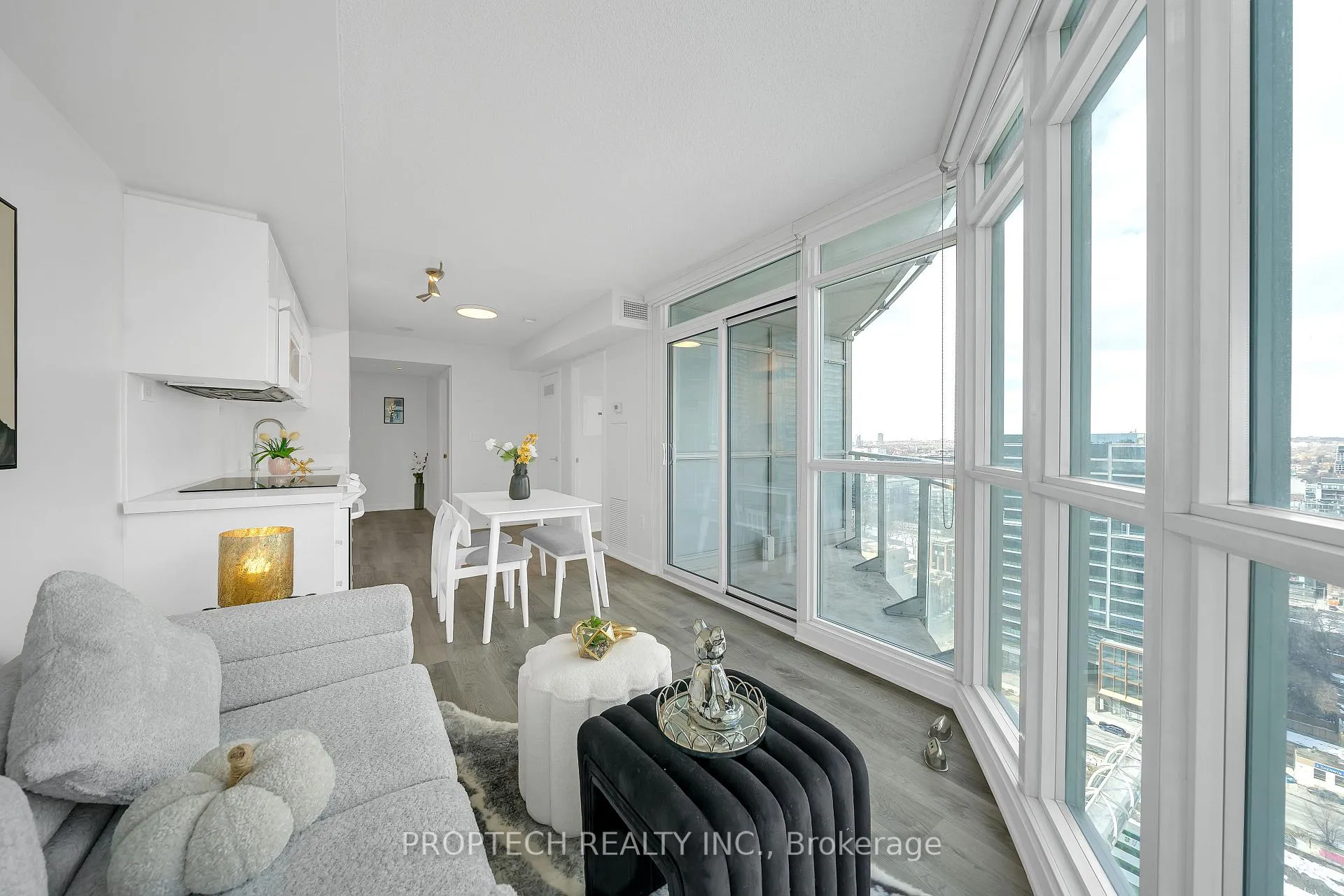 Photo 7 of Unit 2902, 21 Iceboat Terrace, Toronto, Waterfront Communities — HOMEH