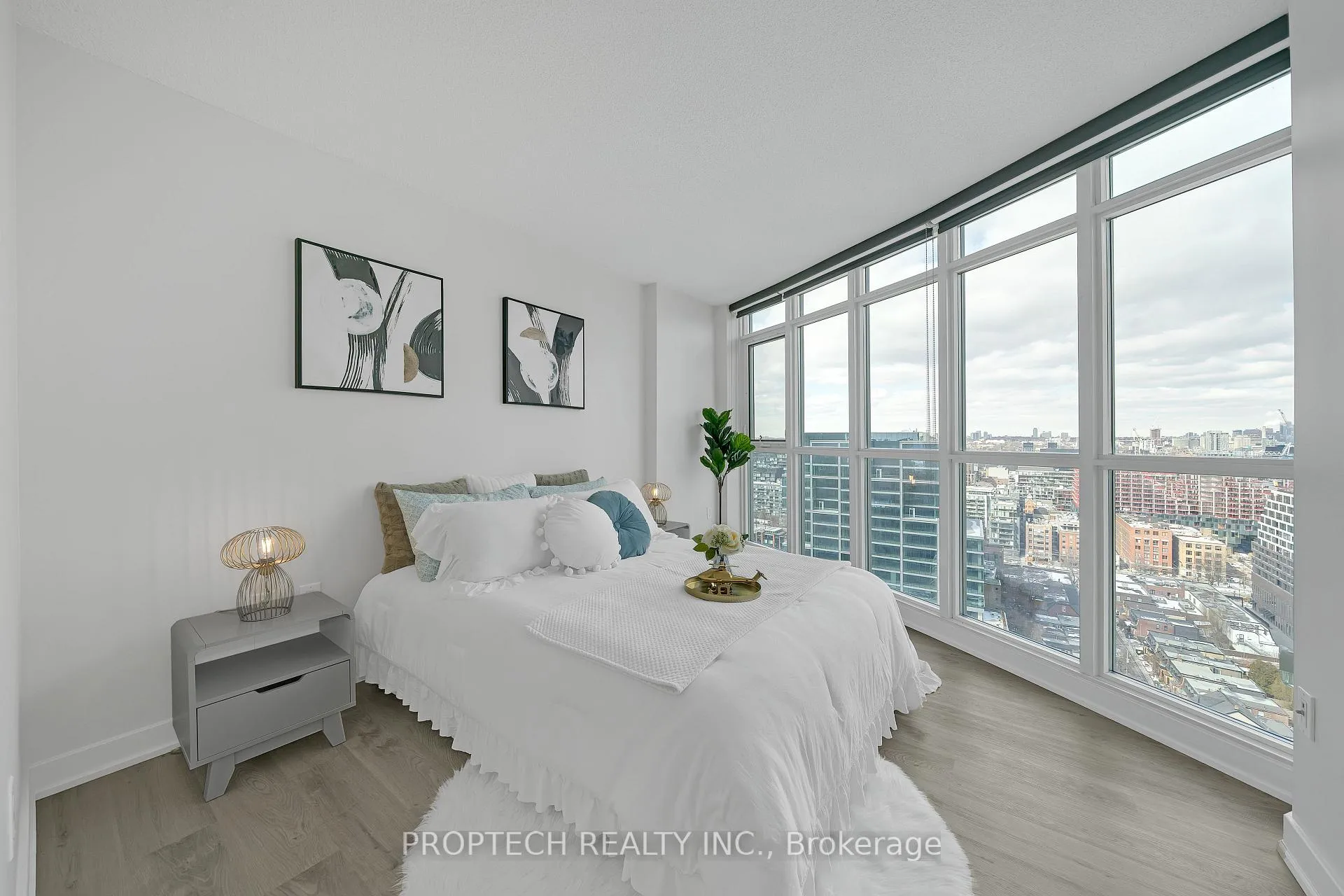 Photo 8 of Unit 2902, 21 Iceboat Terrace, Toronto, Waterfront Communities — HOMEH