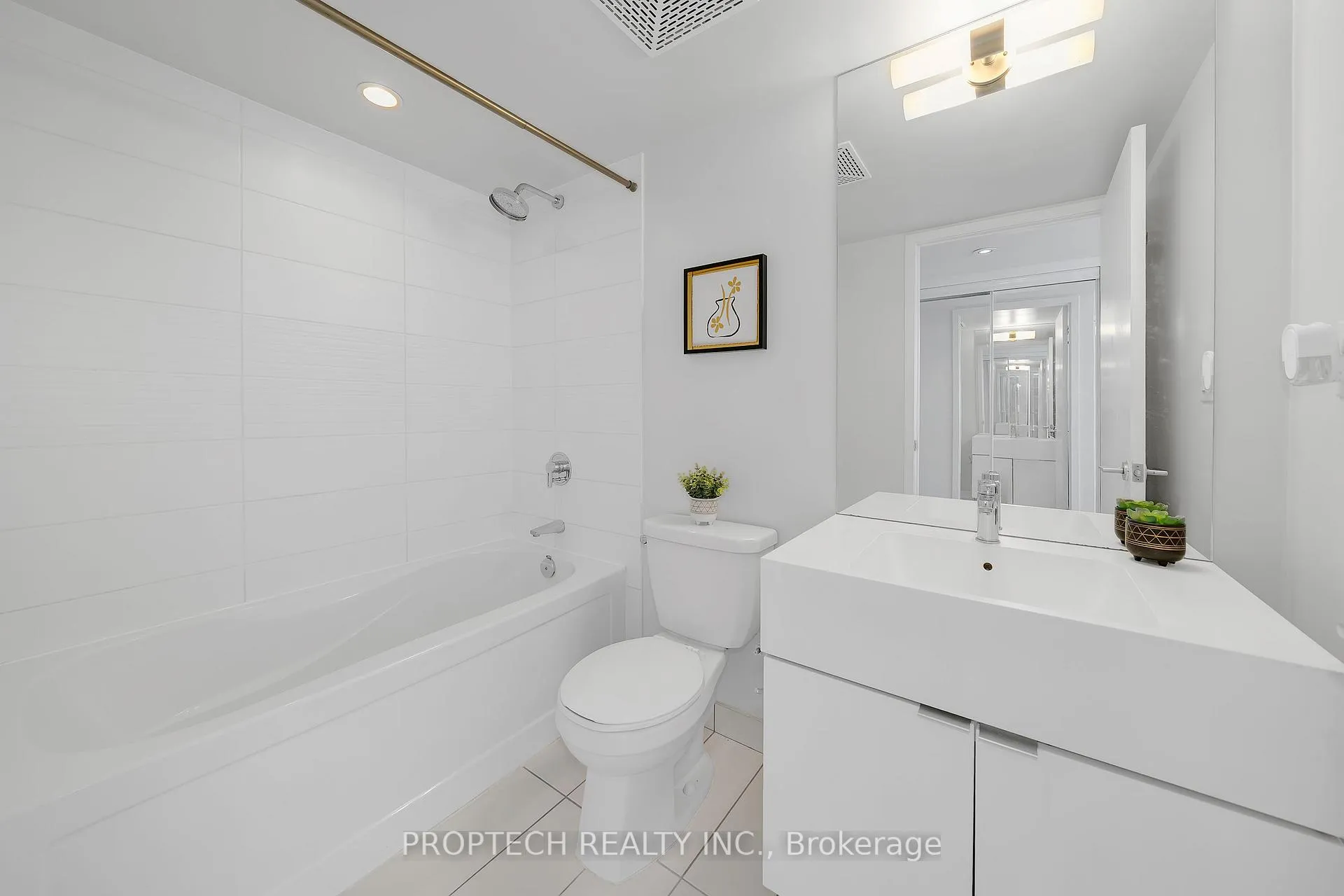 Photo 10 of Unit 2902, 21 Iceboat Terrace, Toronto, Waterfront Communities — HOMEH