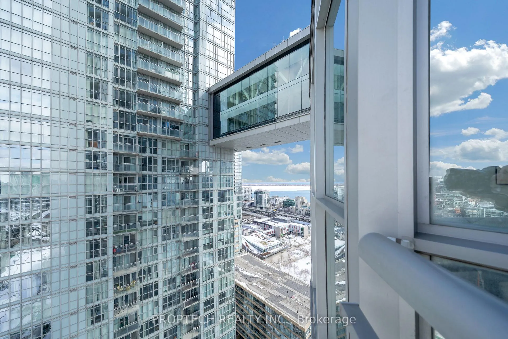 Photo 11 of Unit 2902, 21 Iceboat Terrace, Toronto, Waterfront Communities — HOMEH