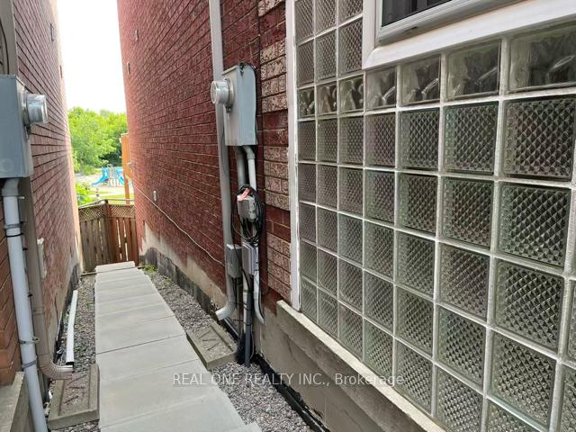 Photo 2 of 238 (Basment) Doubtfire Crescent, Markham, Middlefield — HOMEH