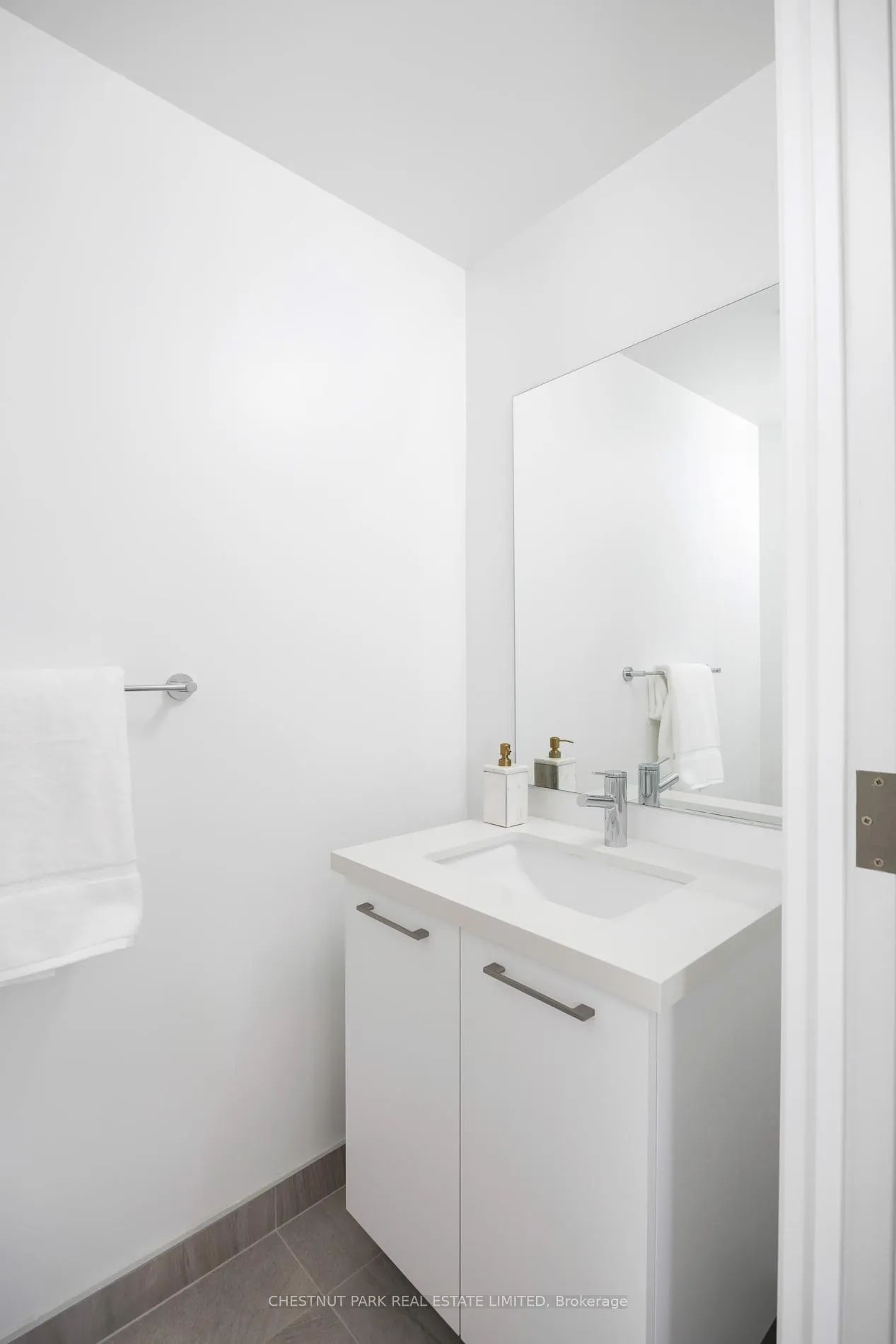 Photo 4 of Unit 1702, 33 Frederick Todd Way, Toronto, Thorncliffe Park — HOMEH