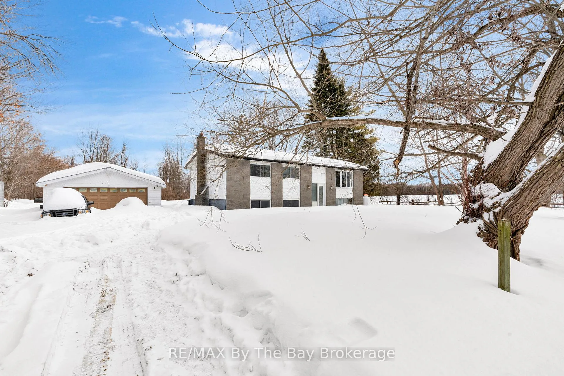 Photo 3 of 1781 Klondike Park Road, Wasaga Beach — HOMEH