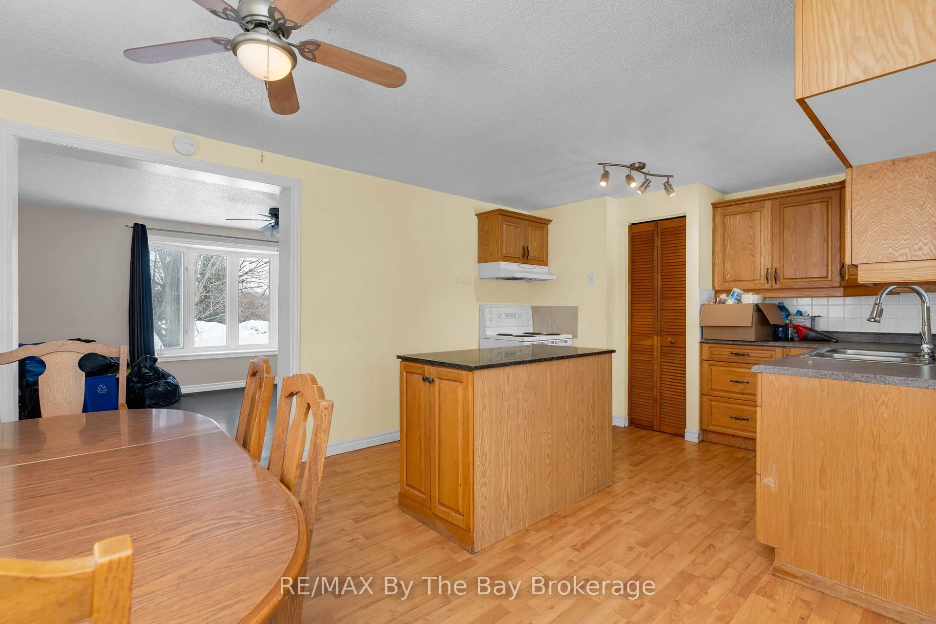 Photo 9 of 1781 Klondike Park Road, Wasaga Beach — HOMEH