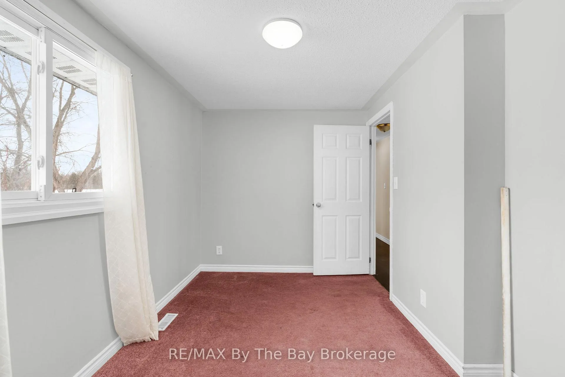 Photo 17 of 1781 Klondike Park Road, Wasaga Beach — HOMEH