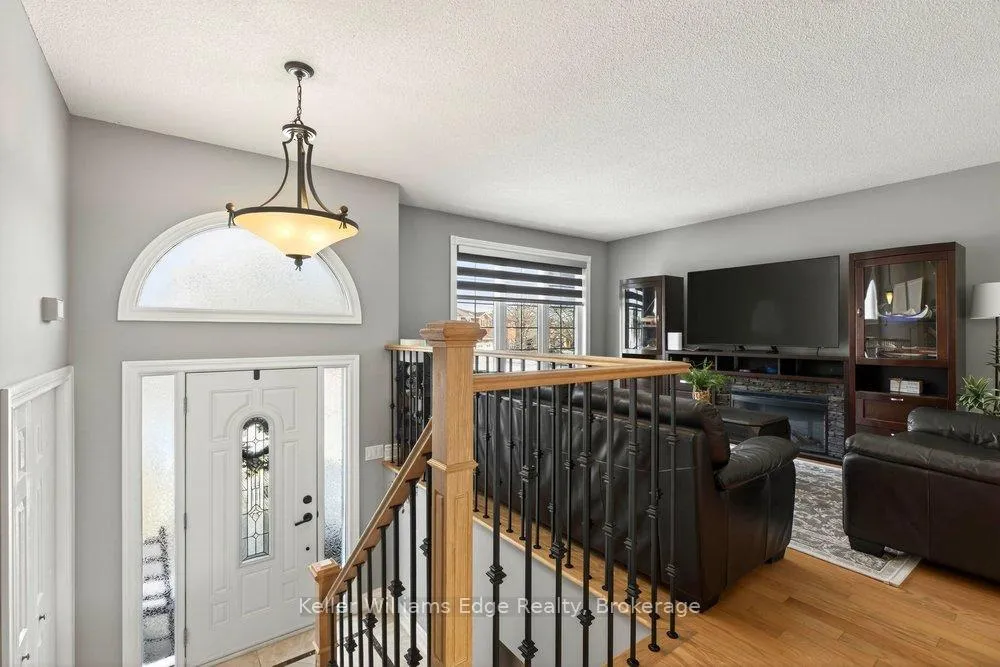 Photo 4 of 2152 Cleaver Avenue, Burlington, Headon — HOMEH