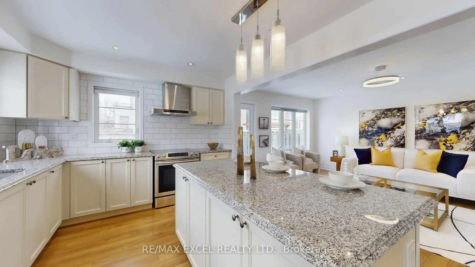 Photo 15 of 350 Thomas Phillips Drive, Aurora, Rural Aurora — HOMEH