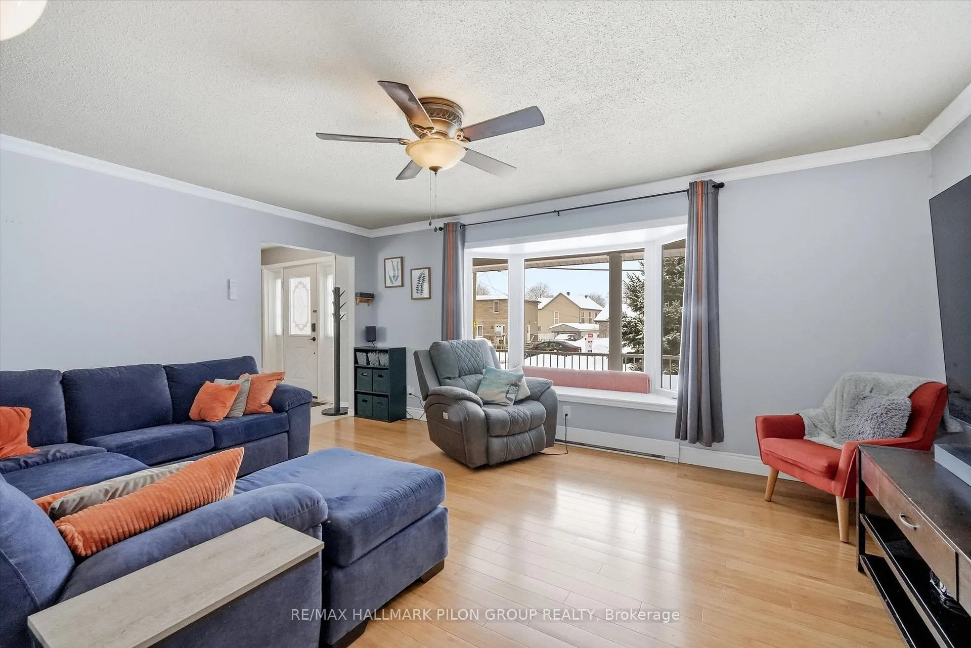 Photo 3 of 1326 Dussere Street, Ottawa, Convent Glen South — HOMEH