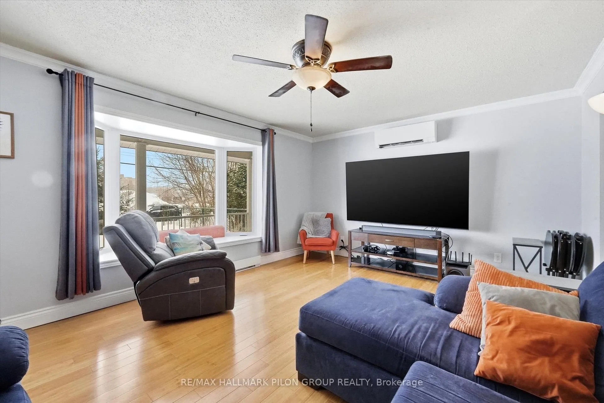 Photo 4 of 1326 Dussere Street, Ottawa, Convent Glen South — HOMEH