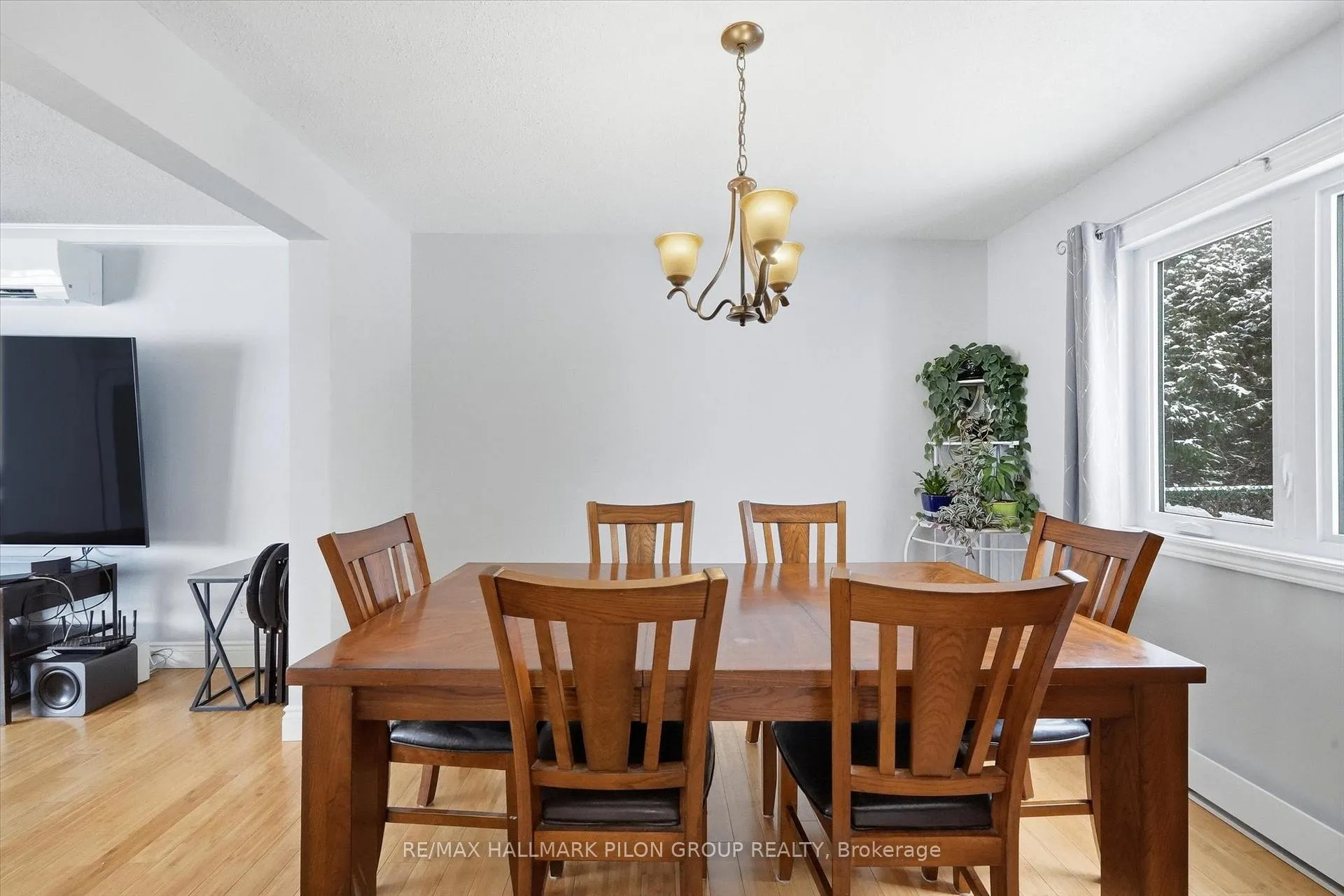 Photo 6 of 1326 Dussere Street, Ottawa, Convent Glen South — HOMEH