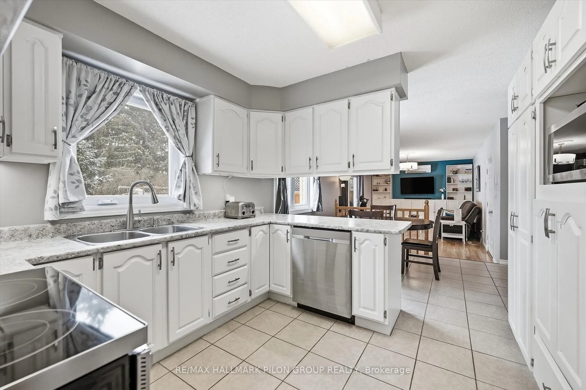 Photo 7 of 1326 Dussere Street, Ottawa, Convent Glen South — HOMEH