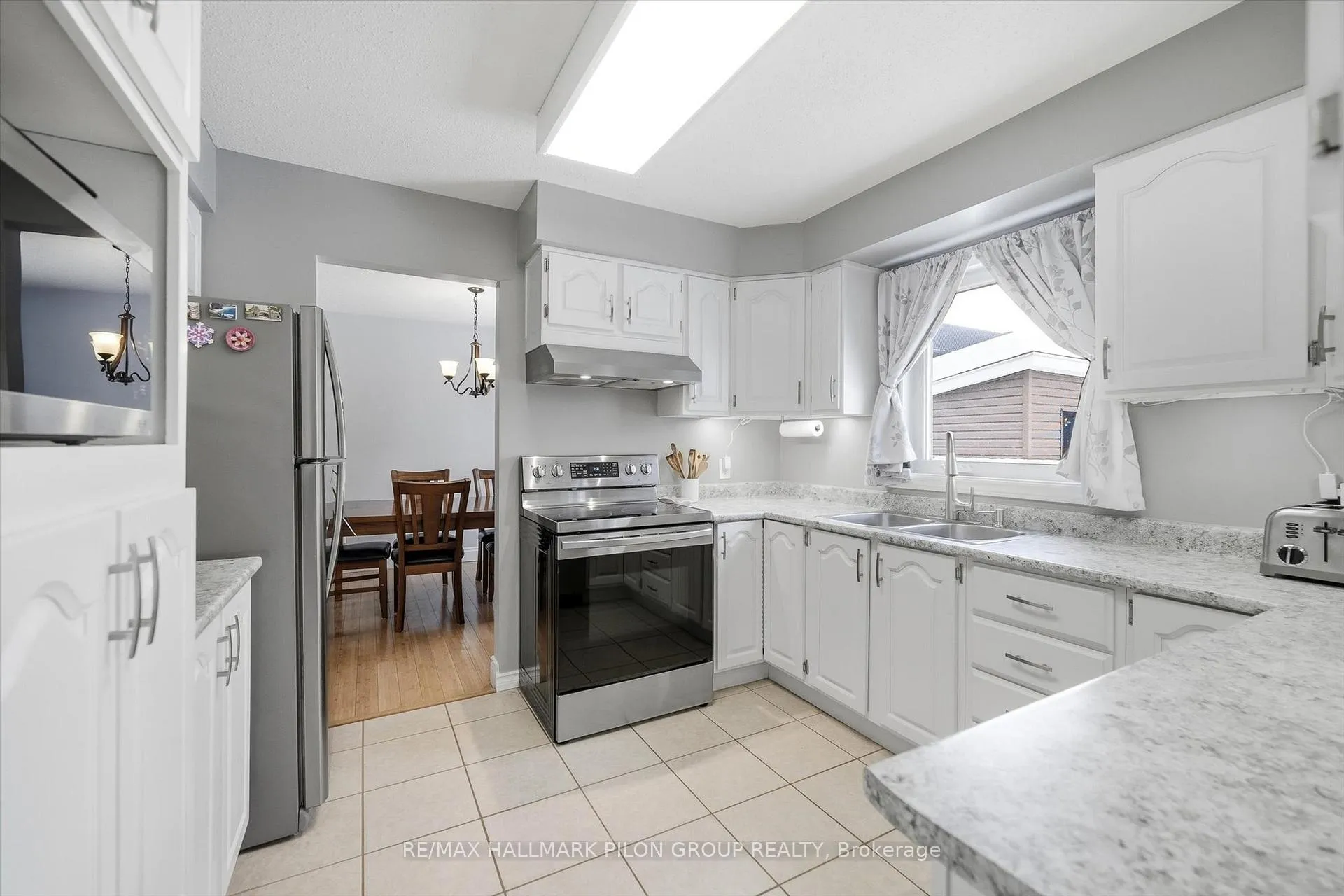 Photo 8 of 1326 Dussere Street, Ottawa, Convent Glen South — HOMEH