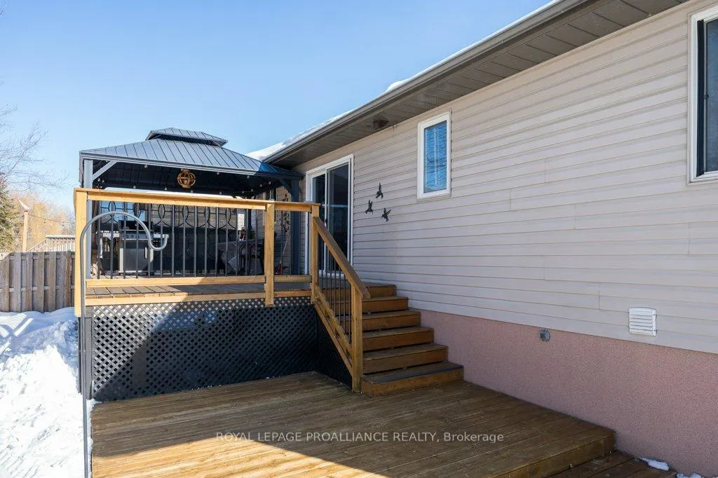 Photo 7 of 2 Stonegate Crescent, Quinte West, Frankford Ward — HOMEH