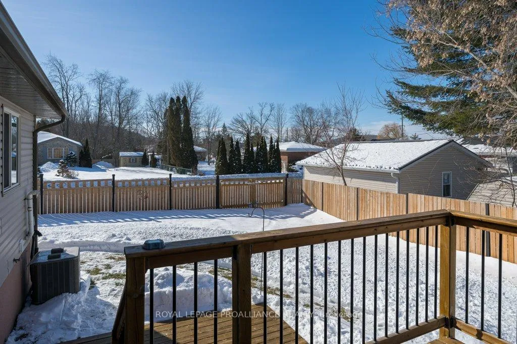 Photo 8 of 2 Stonegate Crescent, Quinte West, Frankford Ward — HOMEH