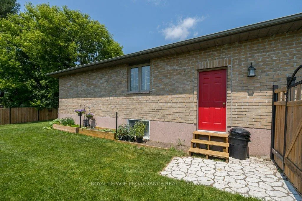 Photo 45 of 2 Stonegate Crescent, Quinte West, Frankford Ward — HOMEH