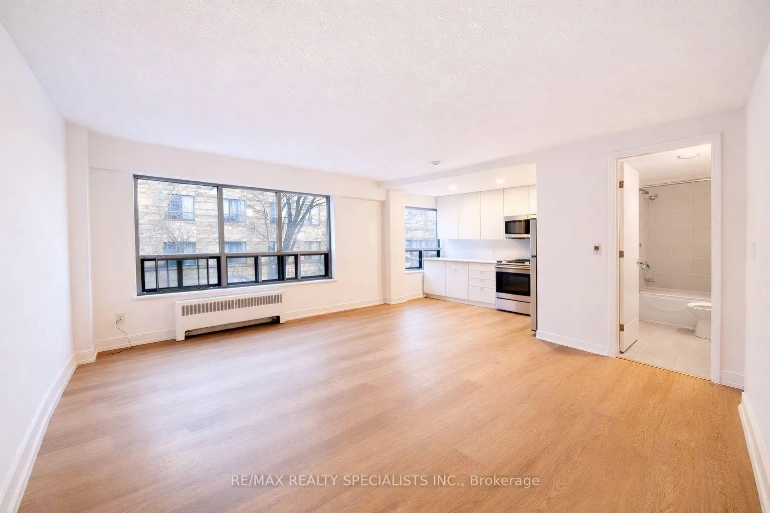 Front of Unit 105, 118 Tyndall Avenue