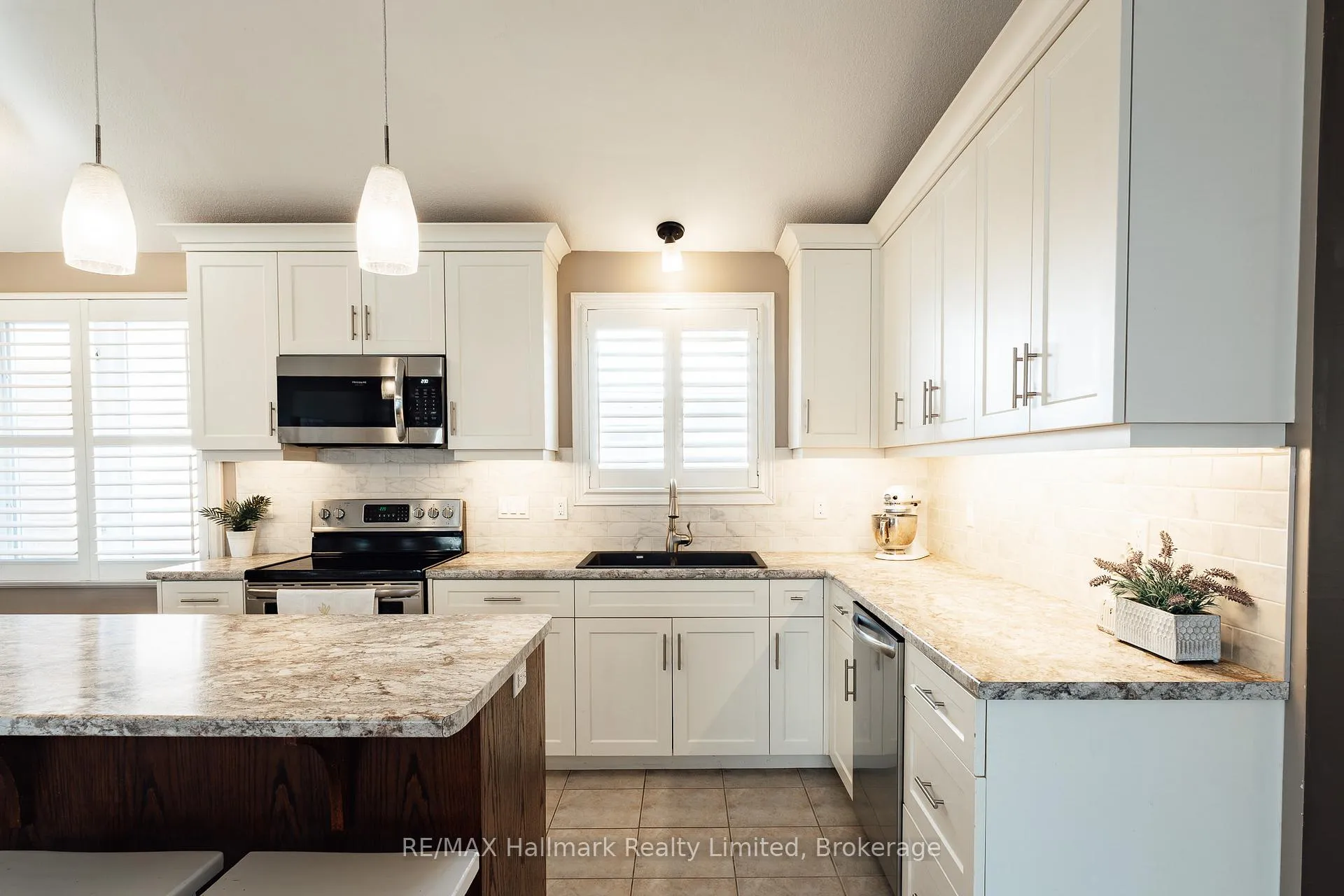 Photo 16 of 53 Hewitt Lane, Guelph, Willow West/Sugarbush/West Acres — HOMEH