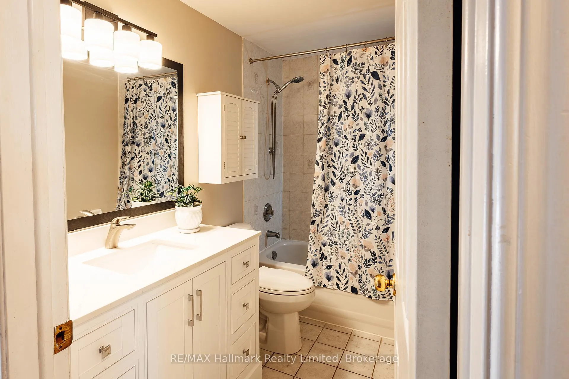 Photo 18 of 53 Hewitt Lane, Guelph, Willow West/Sugarbush/West Acres — HOMEH