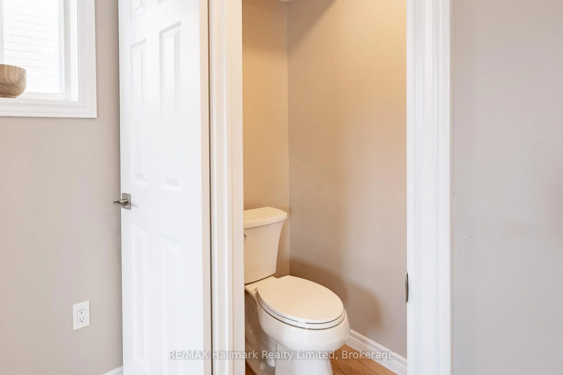 Photo 27 of 53 Hewitt Lane, Guelph, Willow West/Sugarbush/West Acres — HOMEH