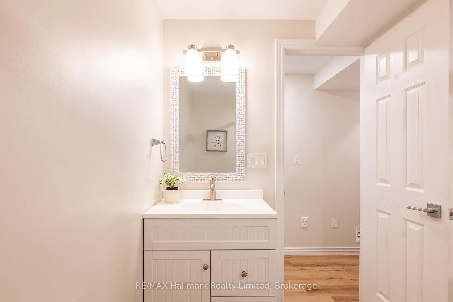 Photo 31 of 53 Hewitt Lane, Guelph, Willow West/Sugarbush/West Acres — HOMEH
