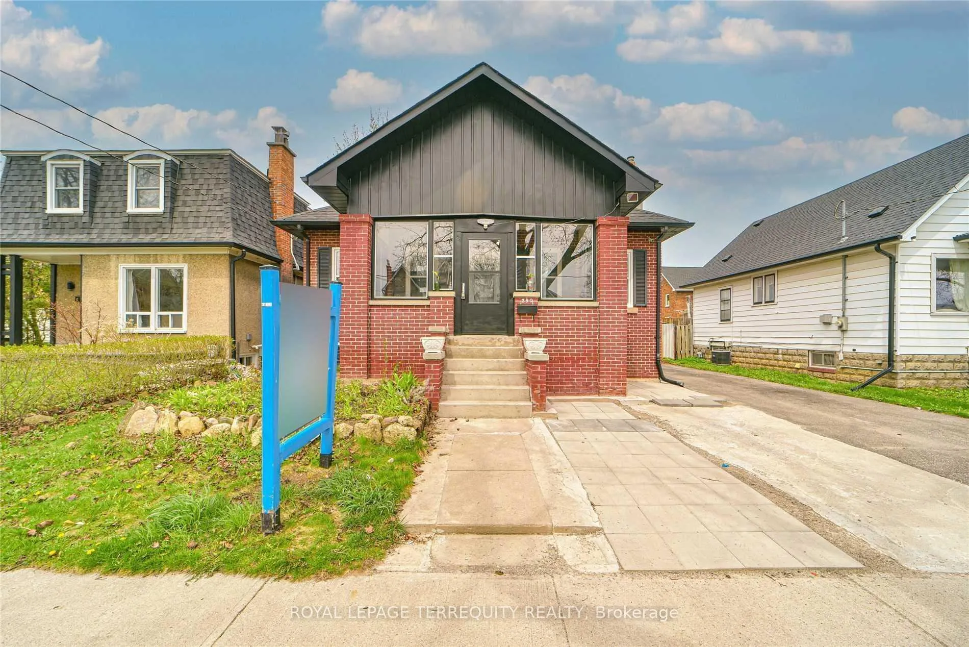 Photo 2 of Unit Main Floor, 290 Gliddon Avenue, Oshawa, Central — HOMEH
