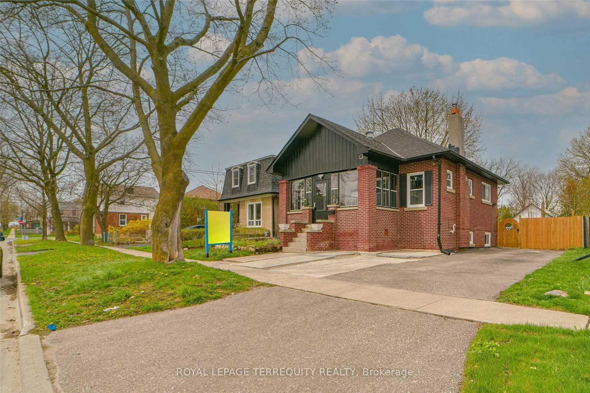Photo 3 of Unit Main Floor, 290 Gliddon Avenue, Oshawa, Central — HOMEH