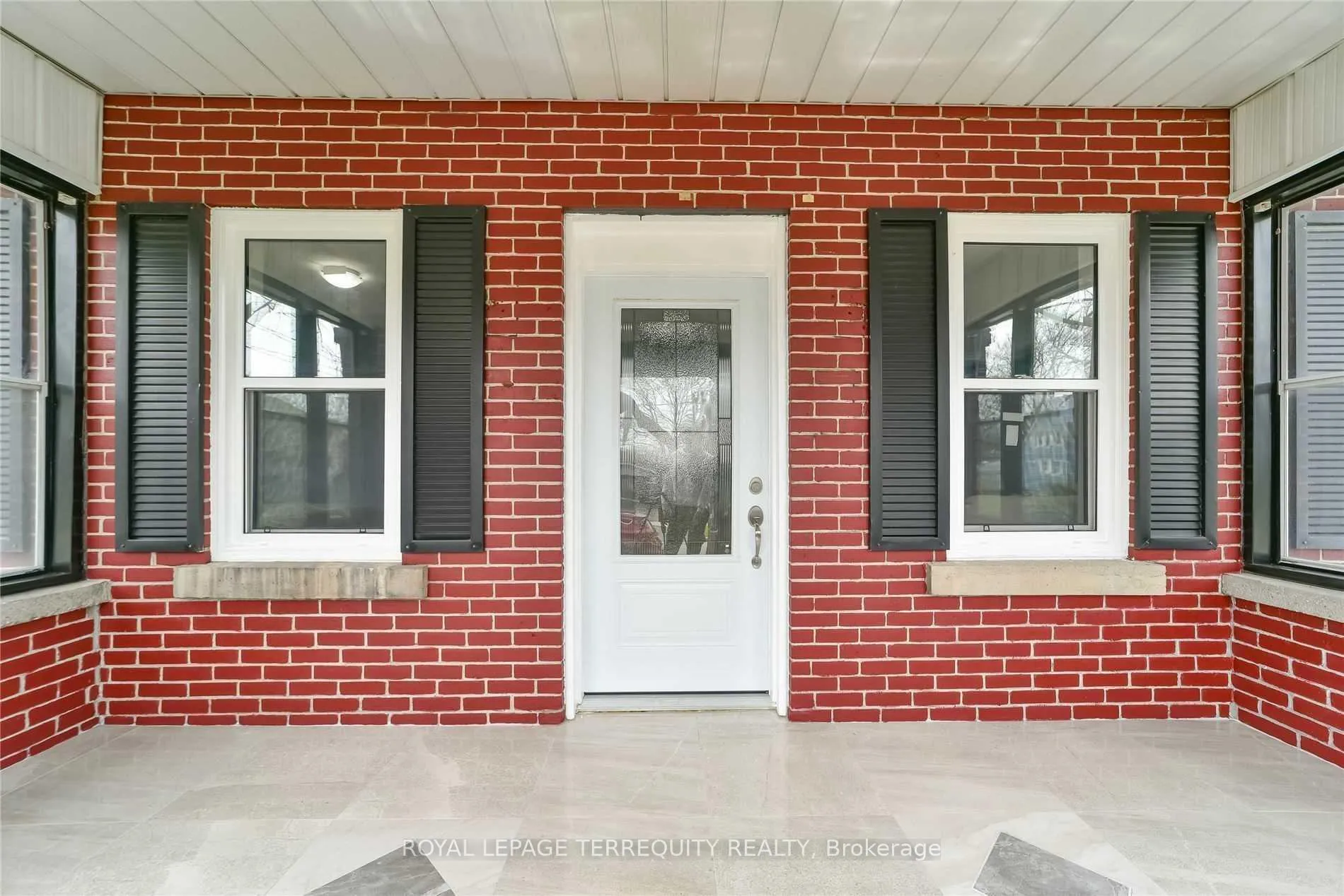 Photo 4 of Unit Main Floor, 290 Gliddon Avenue, Oshawa, Central — HOMEH