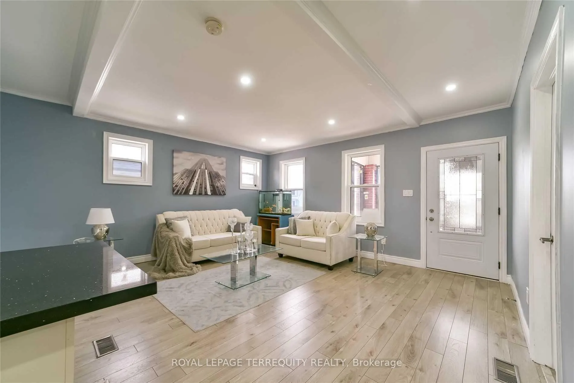 Photo 7 of Unit Main Floor, 290 Gliddon Avenue, Oshawa, Central — HOMEH