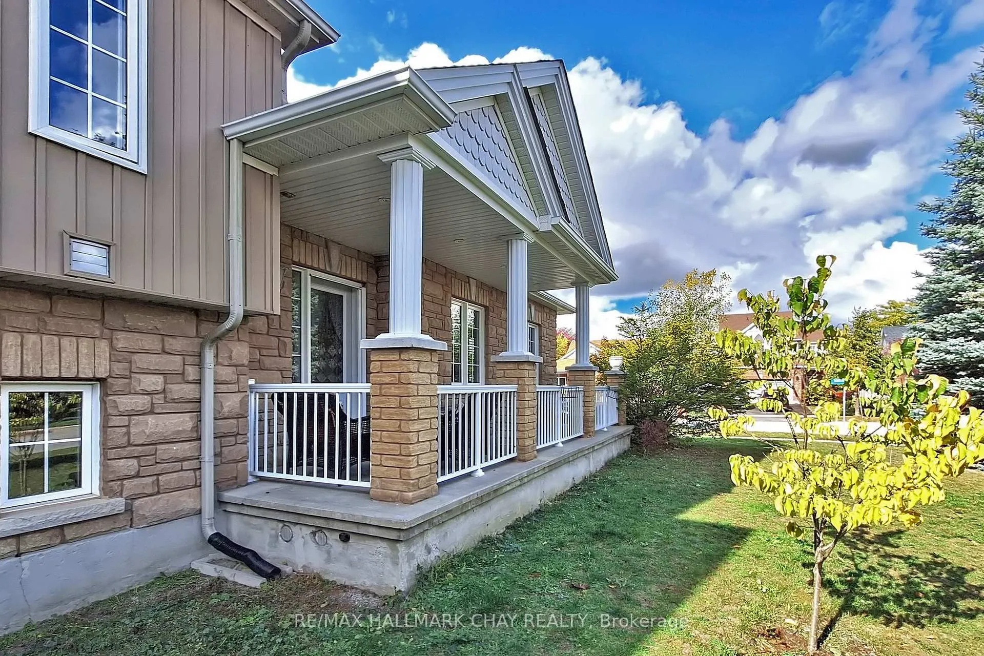 Photo 3 of 1069 Booth Avenue, Innisfil, Alcona — HOMEH