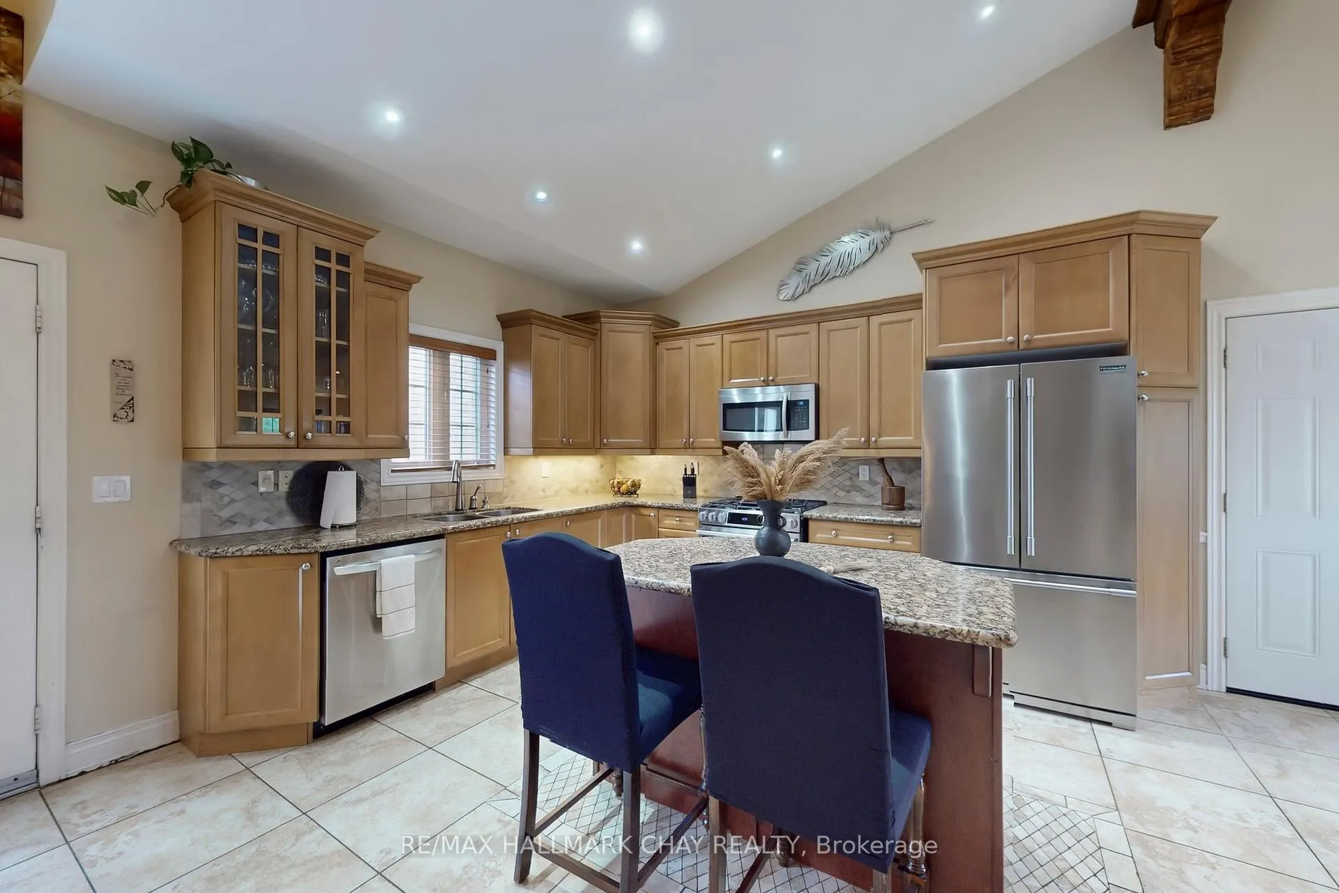 Photo 8 of 1069 Booth Avenue, Innisfil, Alcona — HOMEH