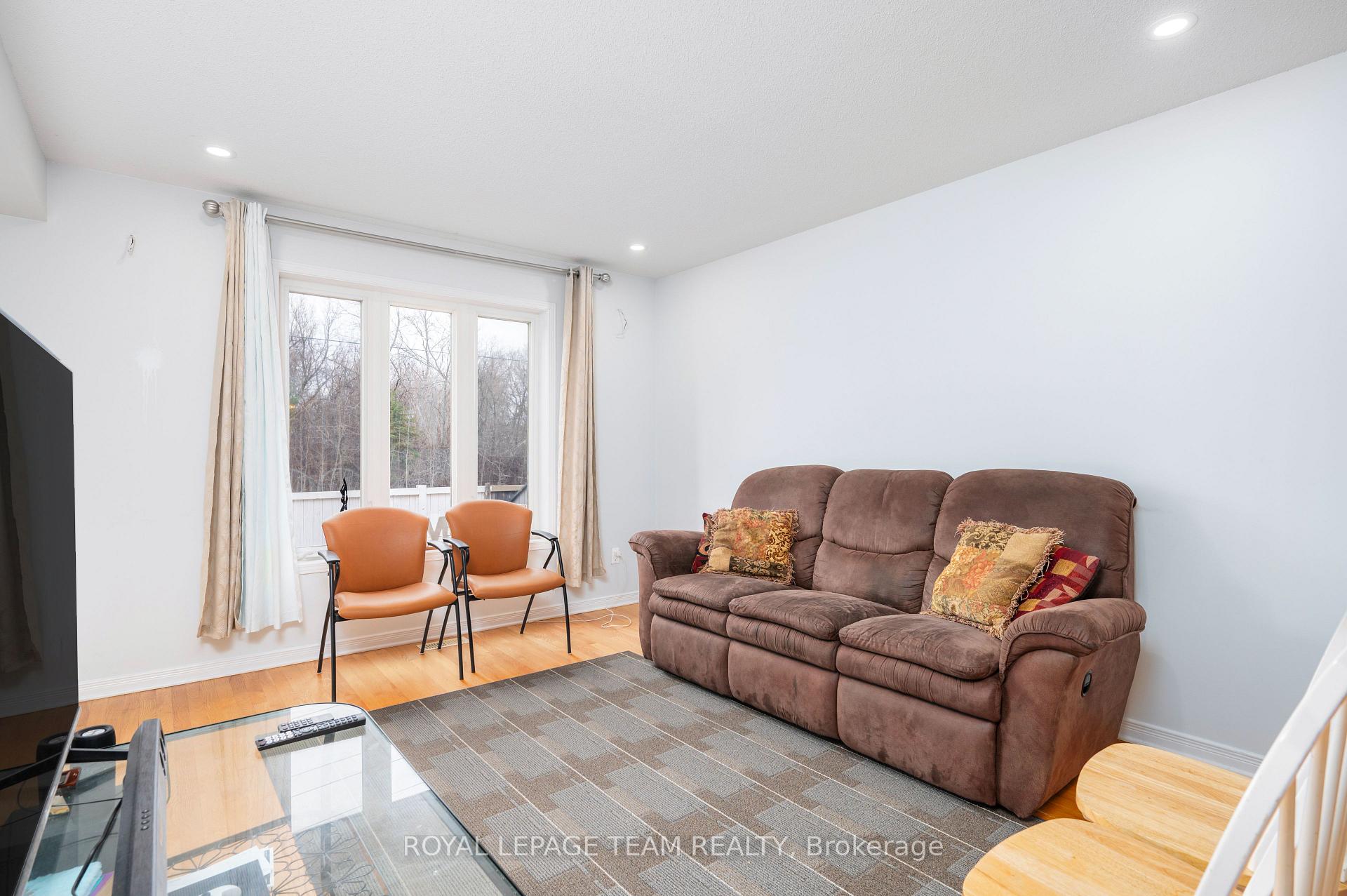 Photo 8 of 280 Macoun Circle, Ottawa, Hunt Club Park/Greenboro — HOMEH
