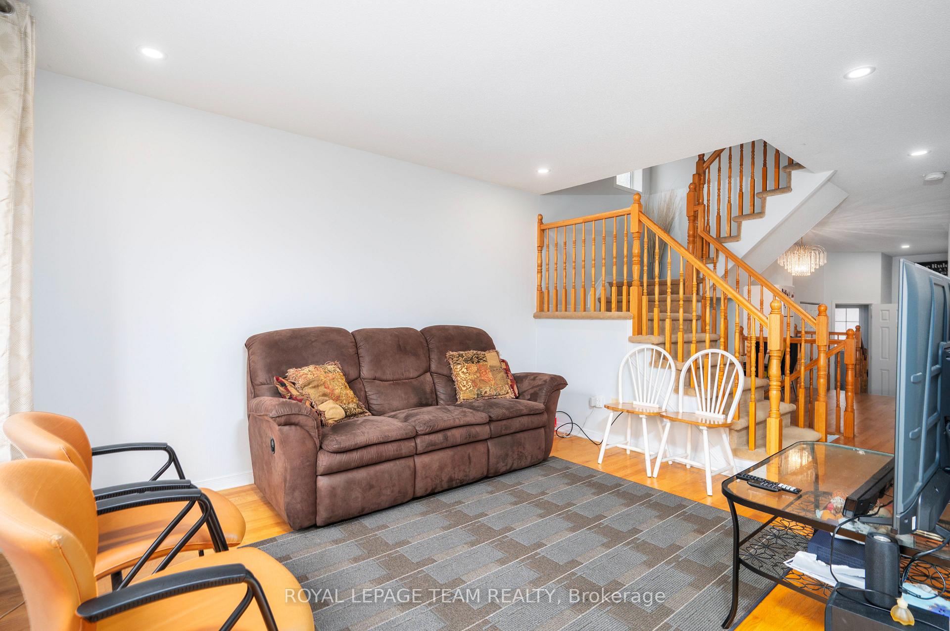 Photo 9 of 280 Macoun Circle, Ottawa, Hunt Club Park/Greenboro — HOMEH