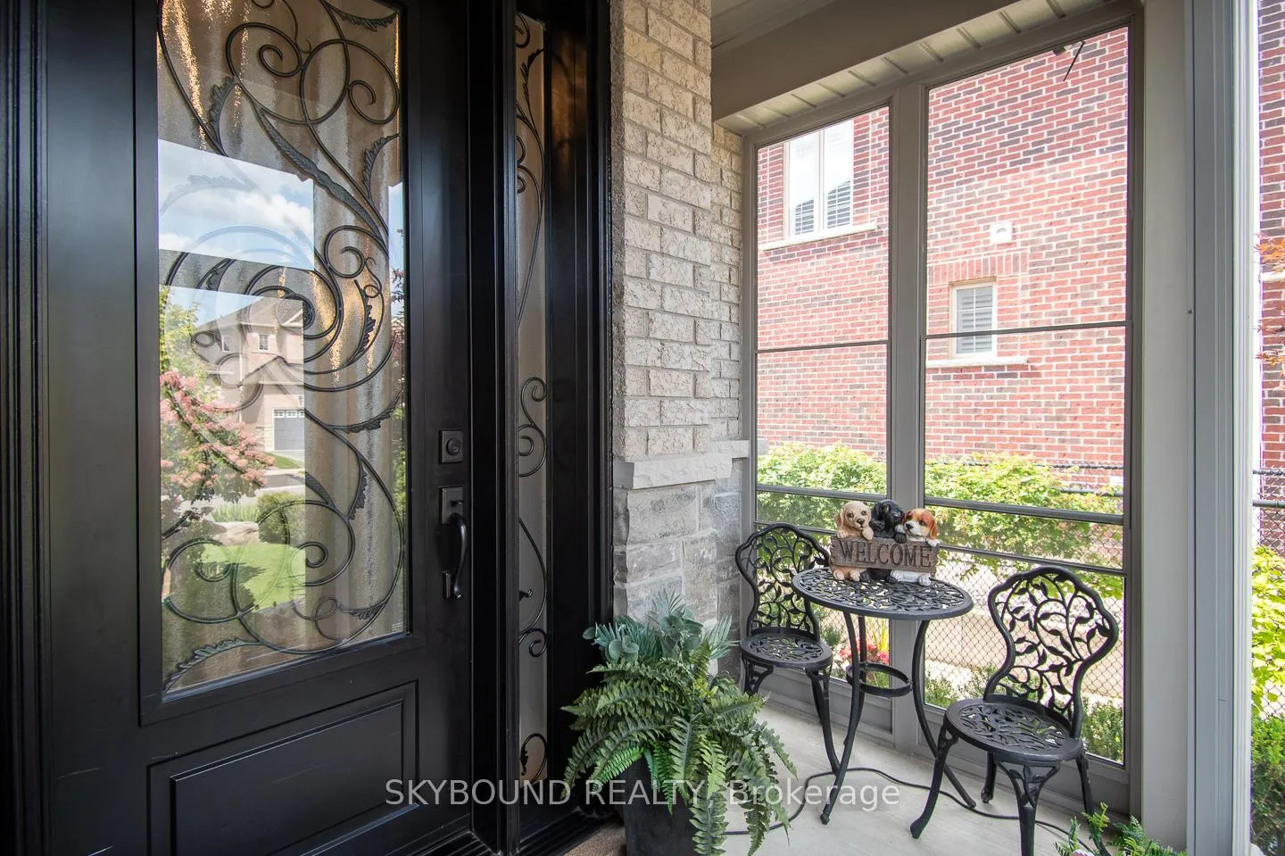 Photo 3 of 38 Silver Pond Drive, Halton Hills, Georgetown — HOMEH