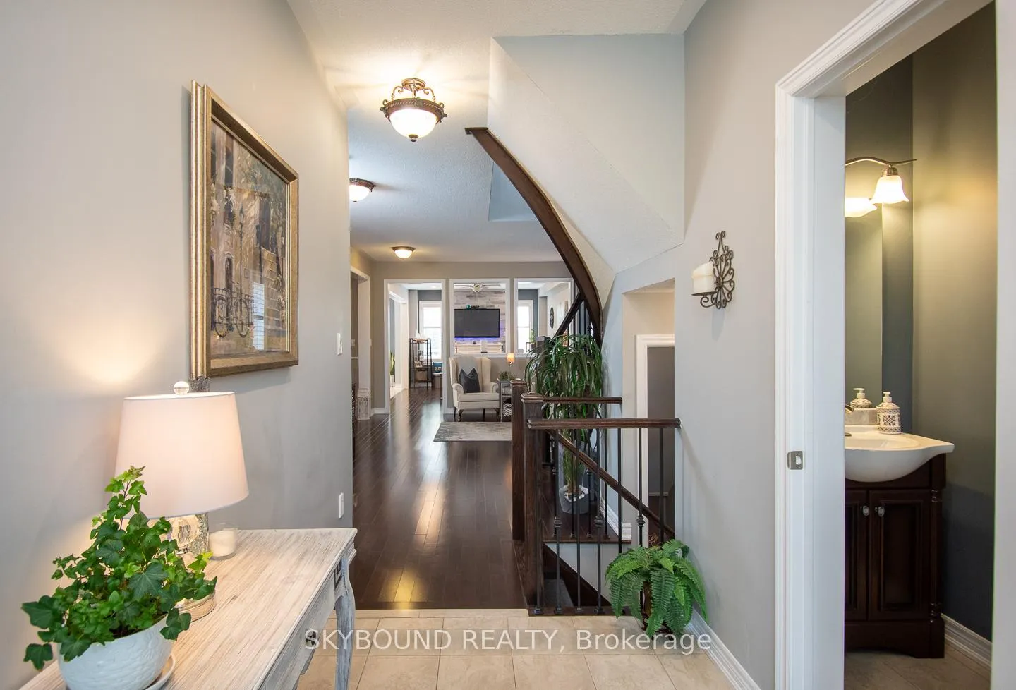 Photo 4 of 38 Silver Pond Drive, Halton Hills, Georgetown — HOMEH