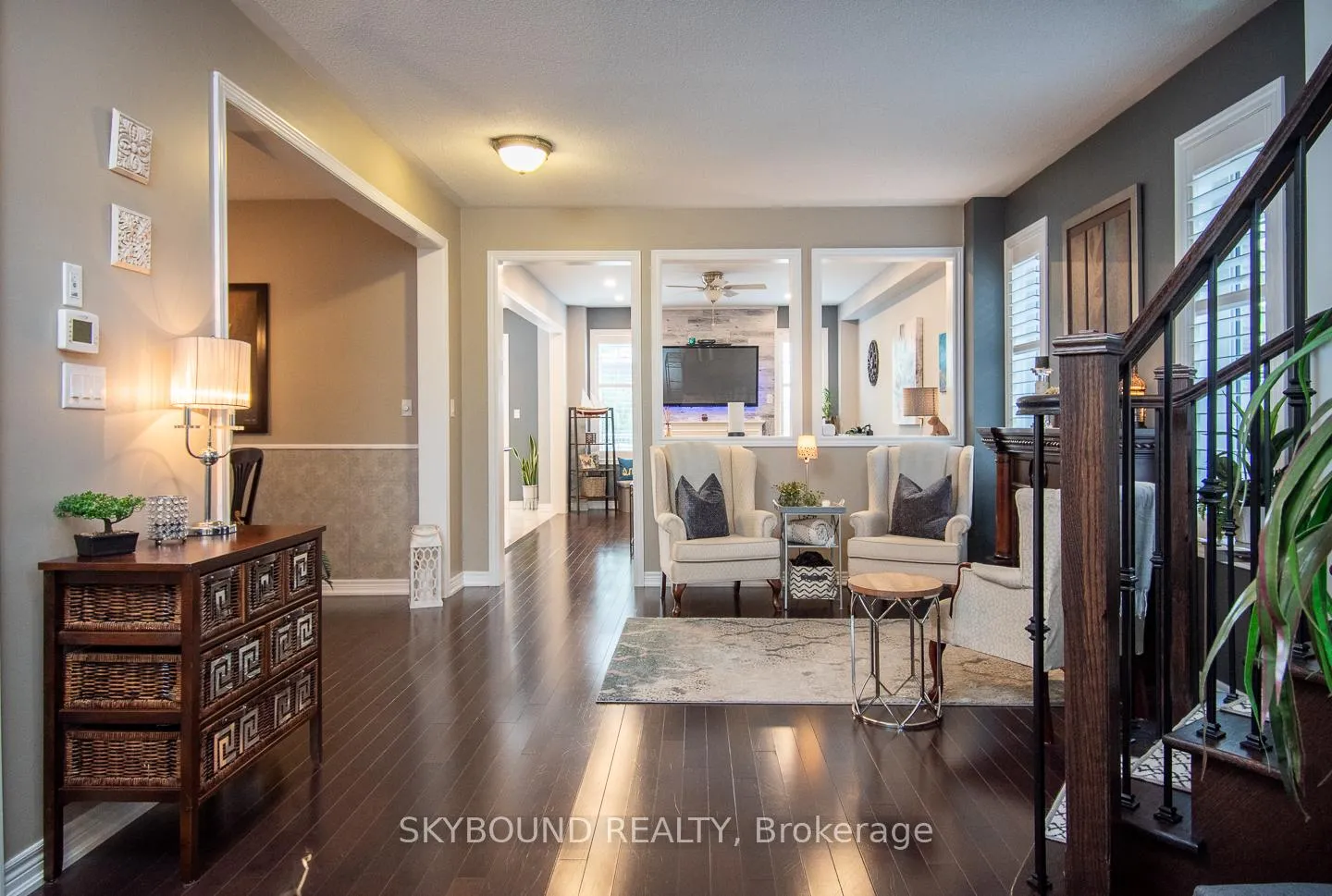Photo 5 of 38 Silver Pond Drive, Halton Hills, Georgetown — HOMEH