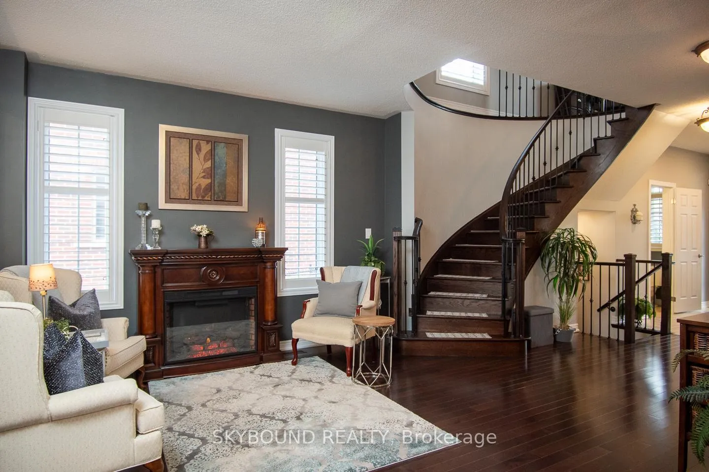 Photo 8 of 38 Silver Pond Drive, Halton Hills, Georgetown — HOMEH