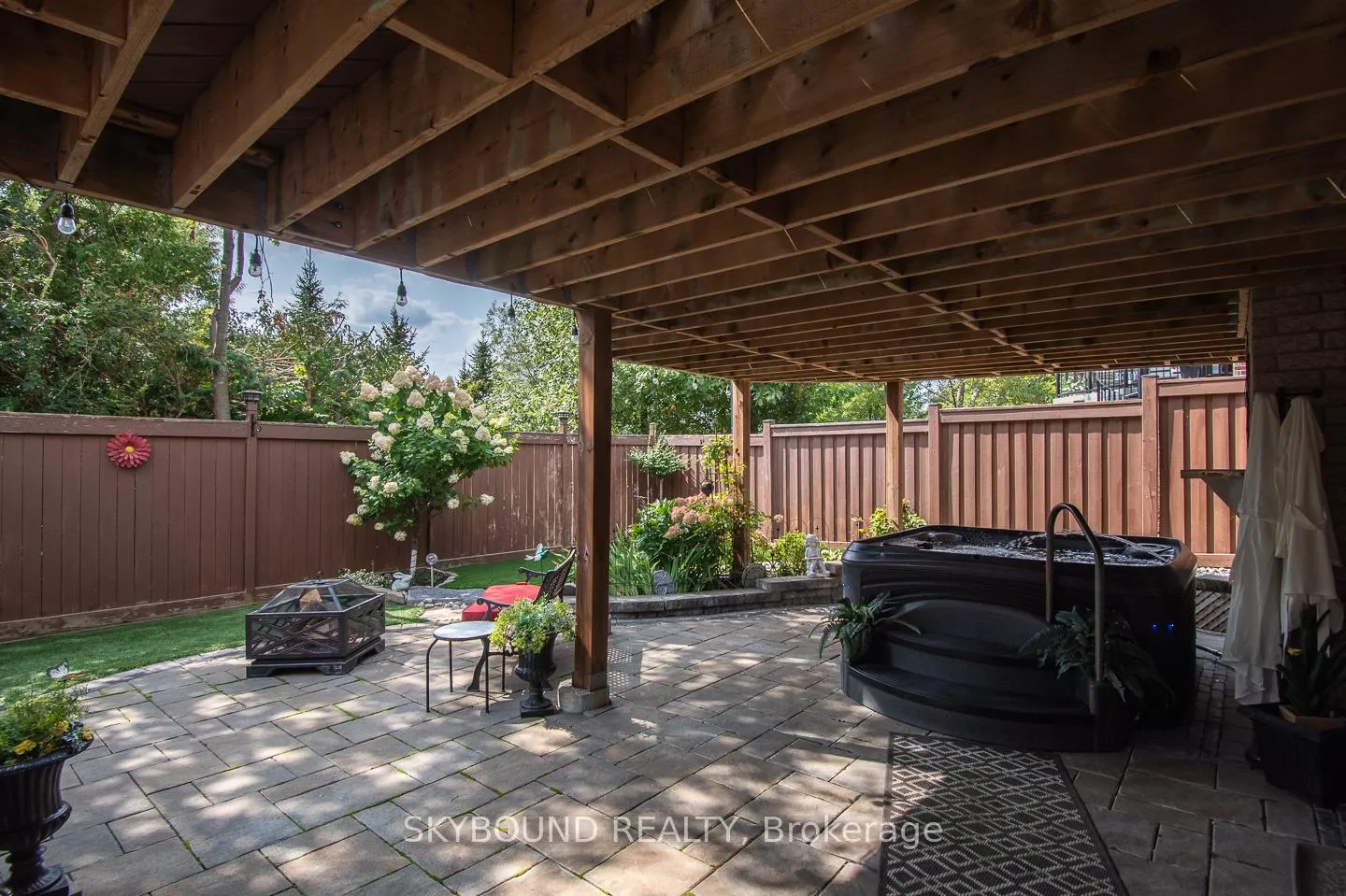 Photo 35 of 38 Silver Pond Drive, Halton Hills, Georgetown — HOMEH