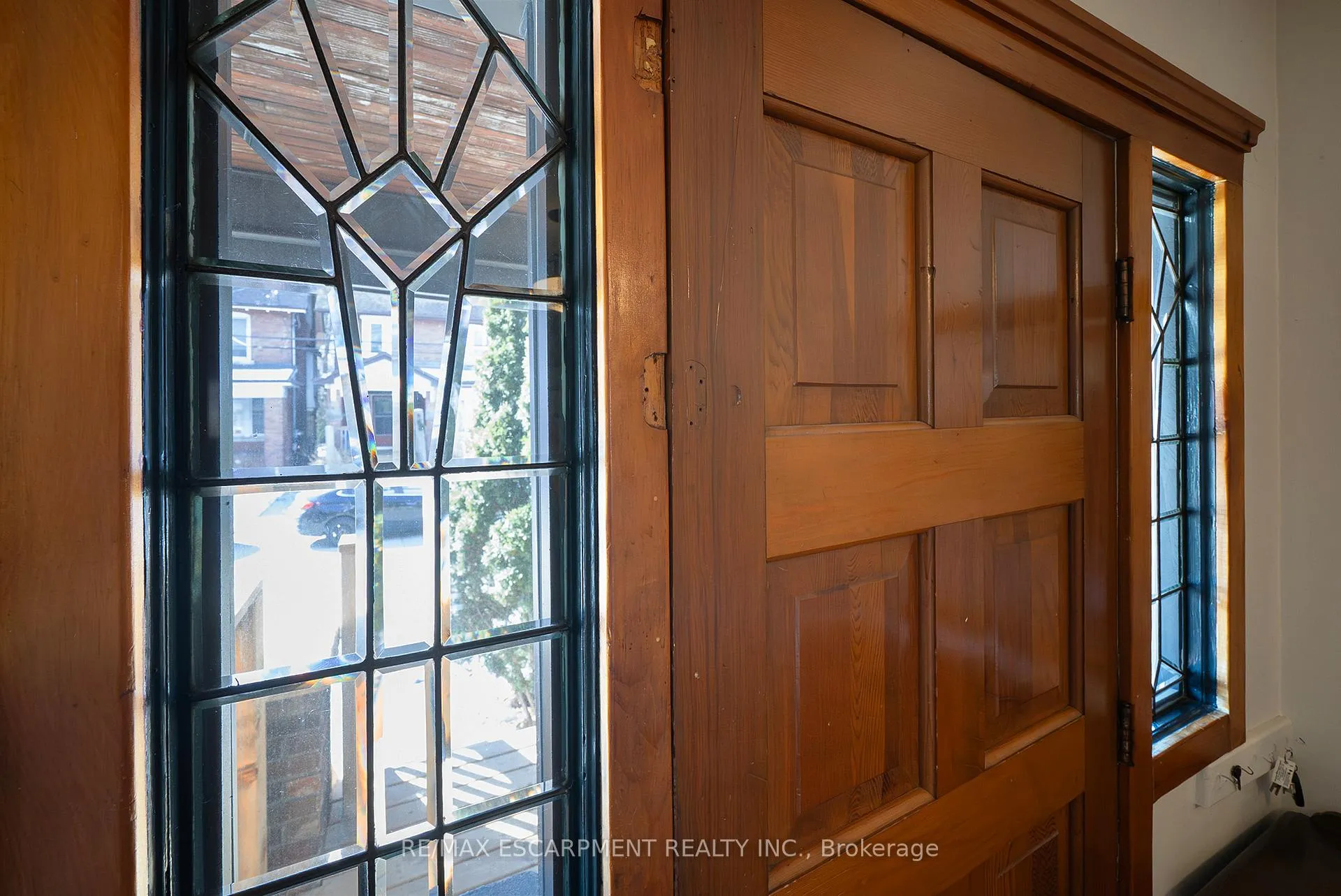 Photo 5 of 35 Rutherford Avenue, Hamilton, St. Clair — HOMEH