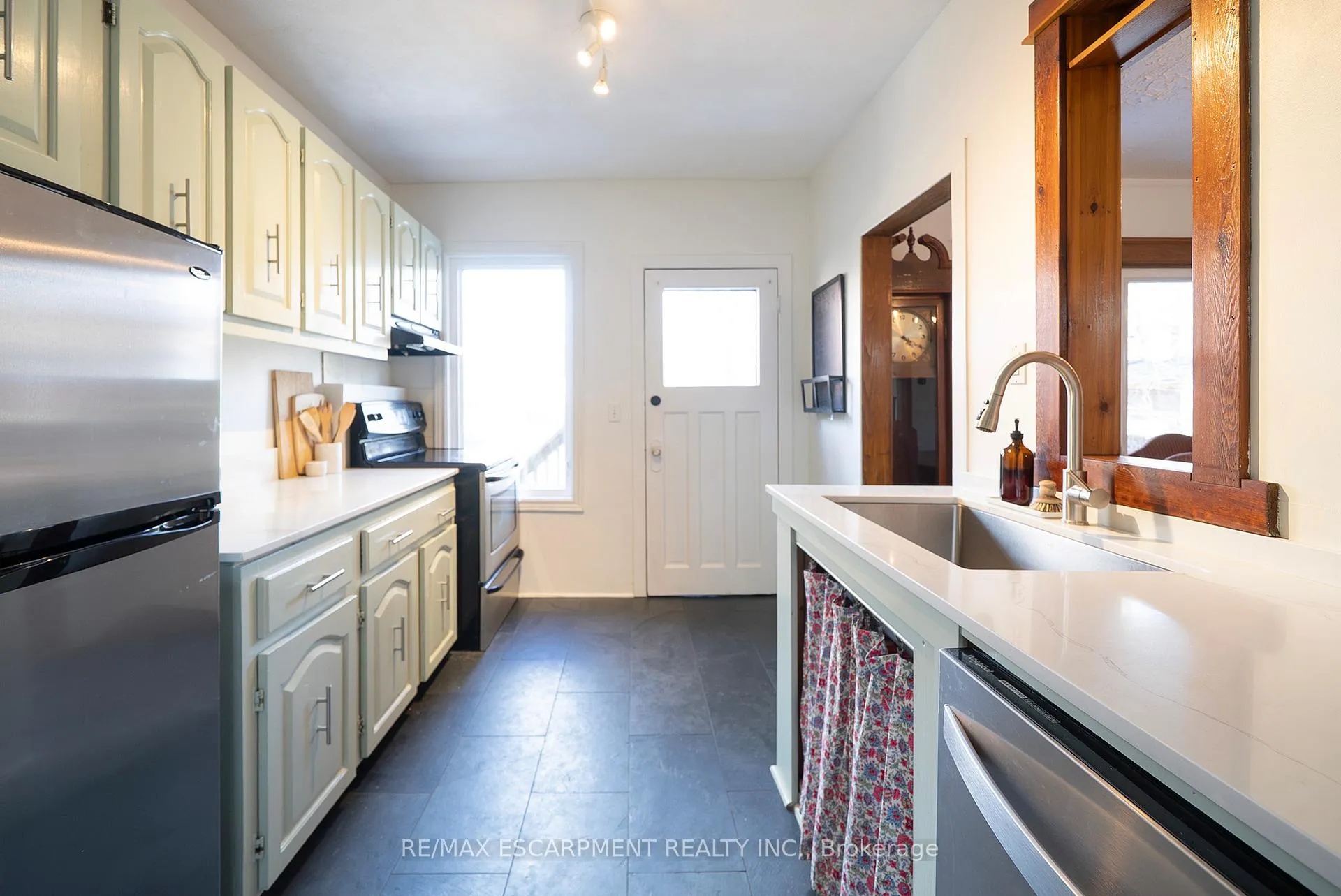 Photo 8 of 35 Rutherford Avenue, Hamilton, St. Clair — HOMEH