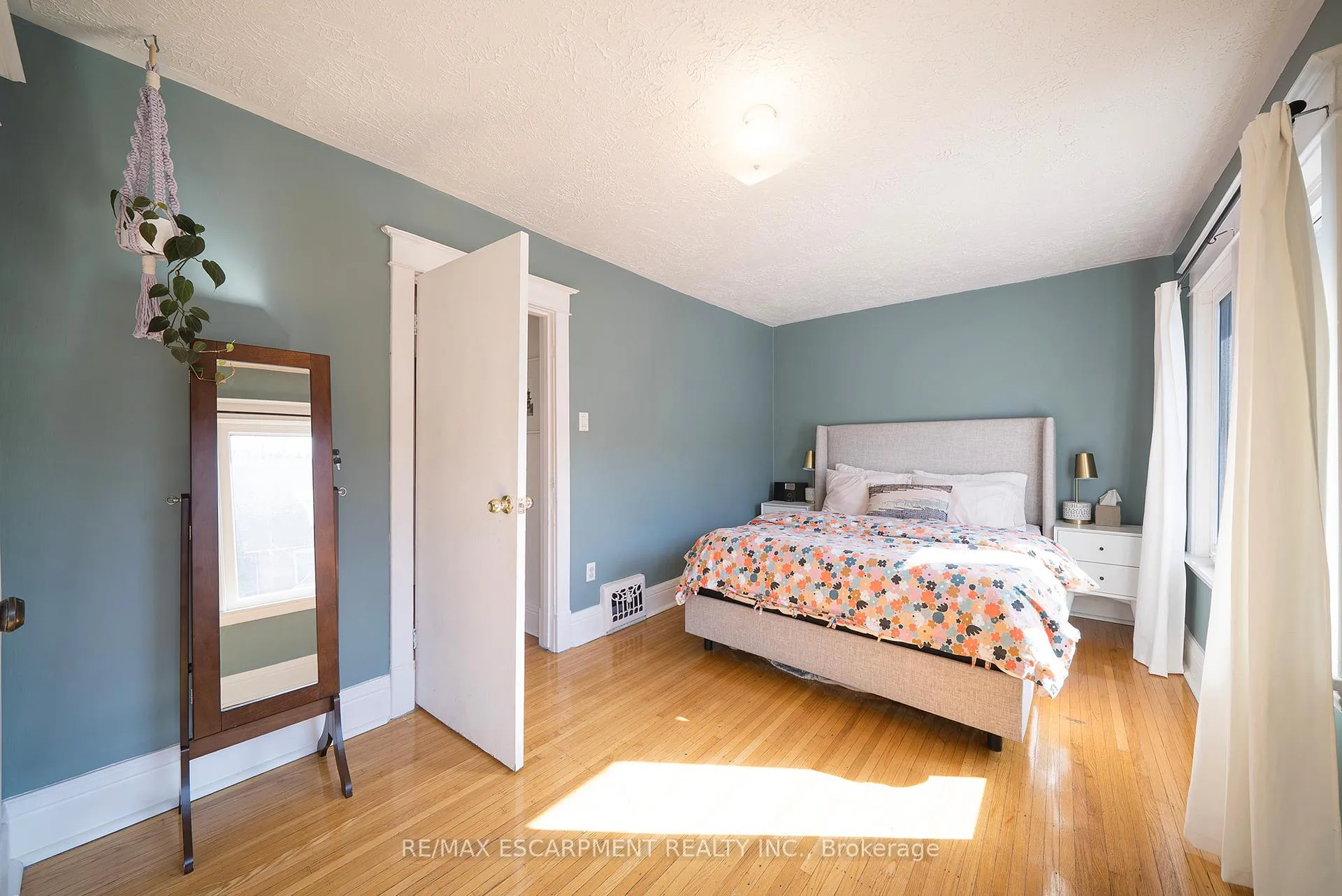 Photo 23 of 35 Rutherford Avenue, Hamilton, St. Clair — HOMEH