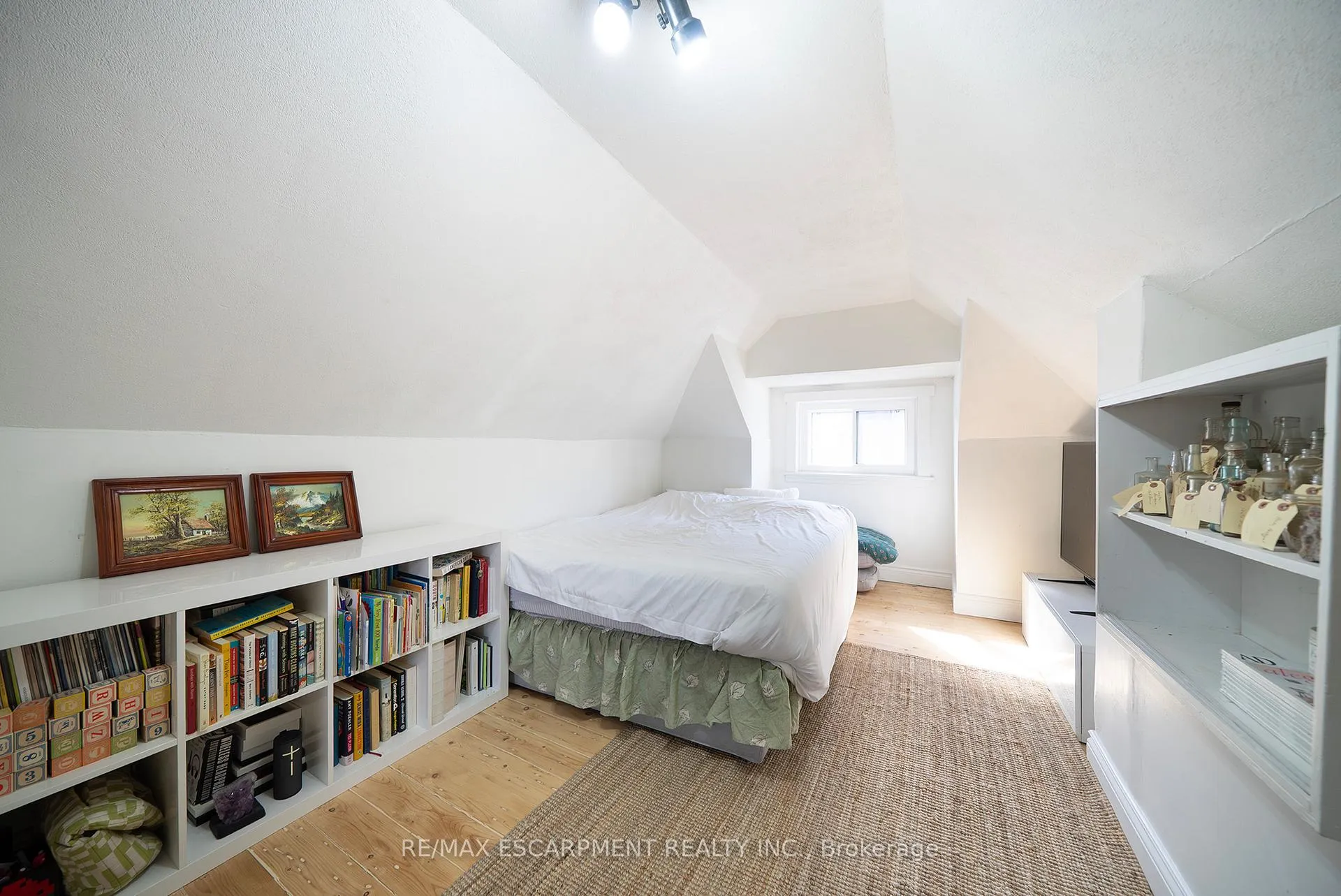 Photo 27 of 35 Rutherford Avenue, Hamilton, St. Clair — HOMEH