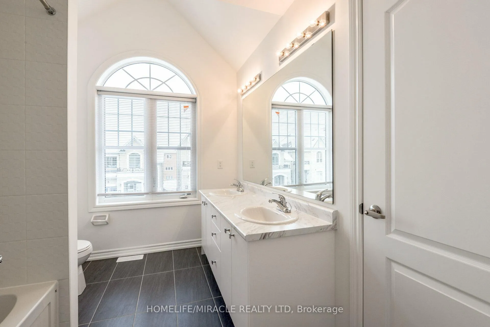 Photo 33 of 28 Faders Drive, Brampton, Northwest Brampton — HOMEH