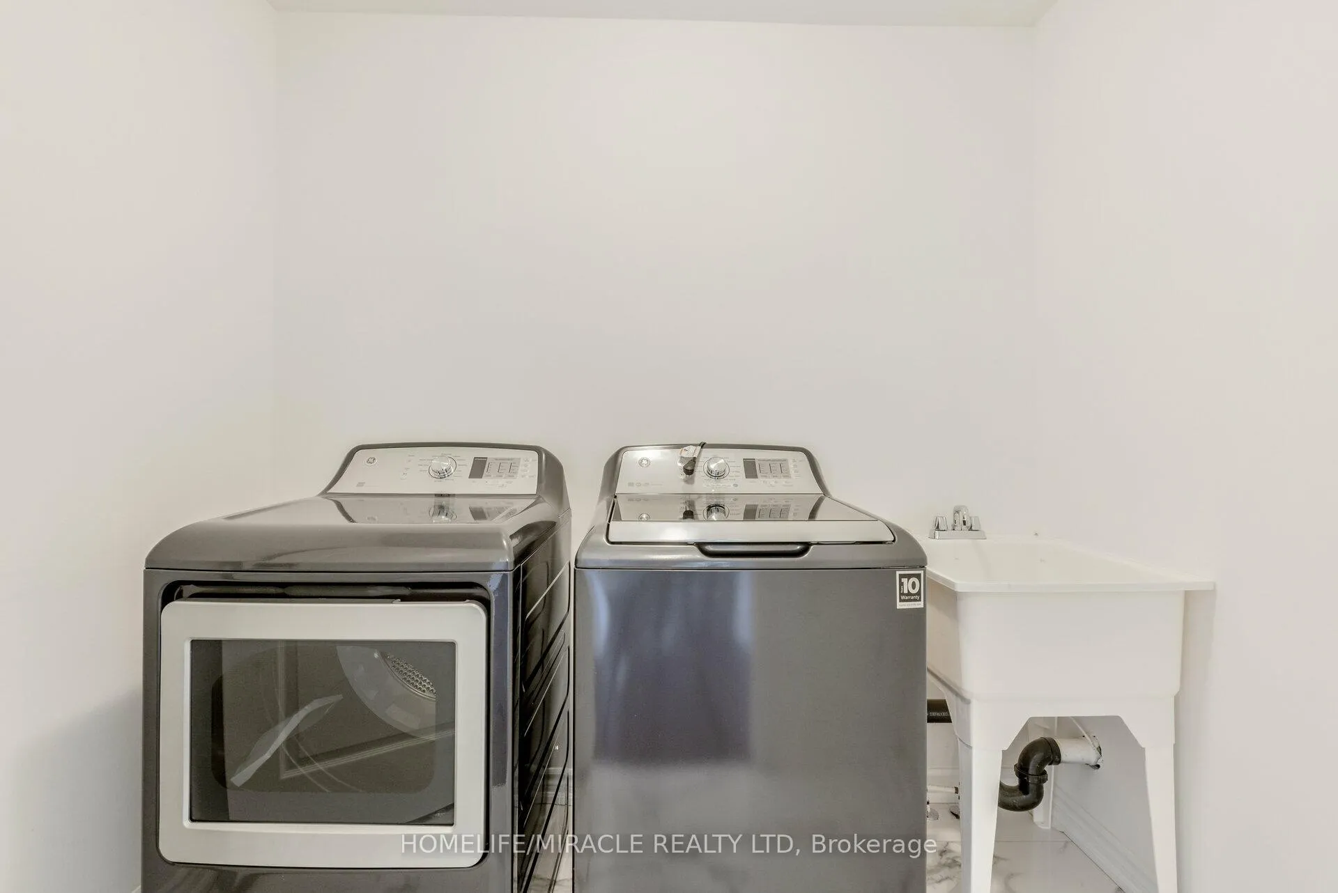 Photo 38 of 28 Faders Drive, Brampton, Northwest Brampton — HOMEH